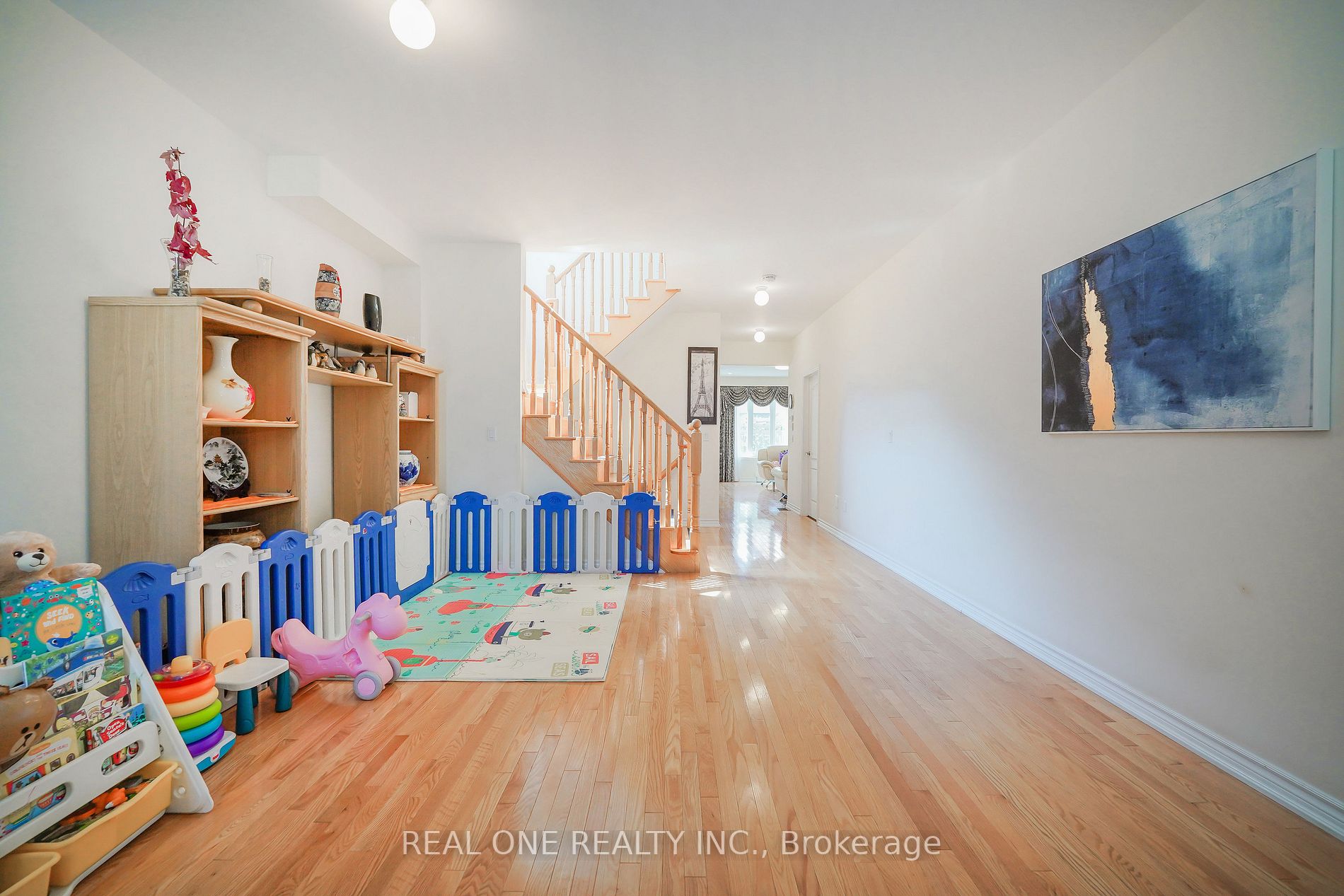 91 Living Cres