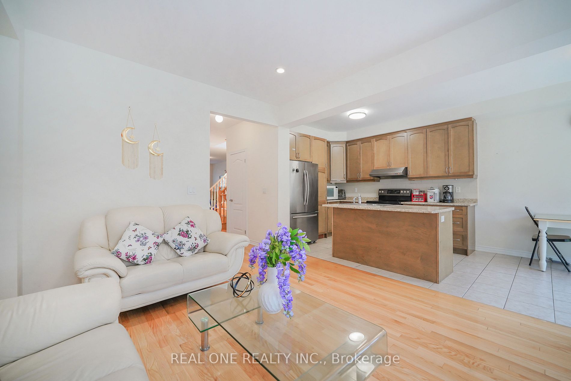 91 Living Cres
