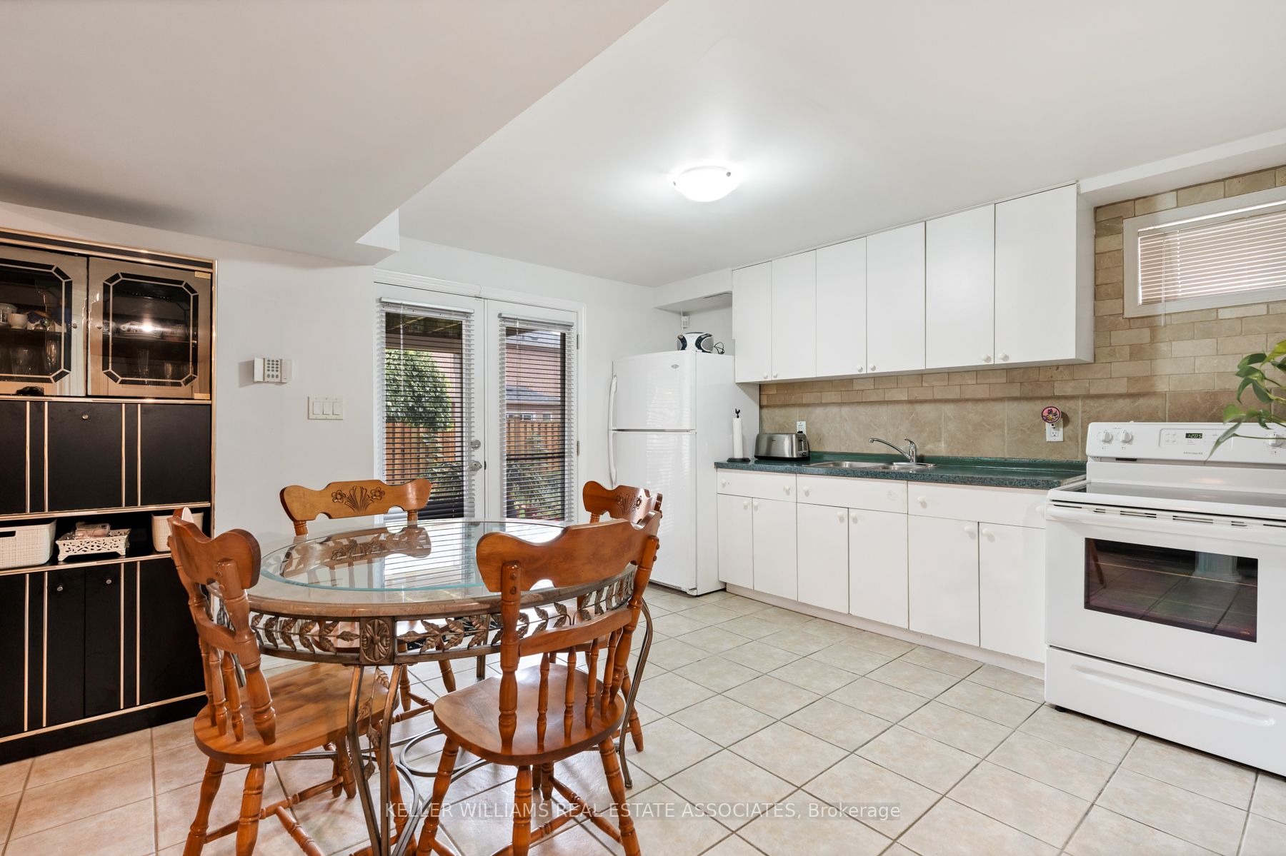 81 Crown Cres