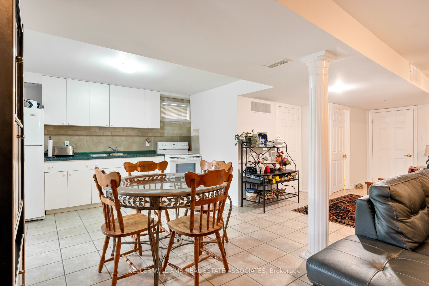 81 Crown Cres