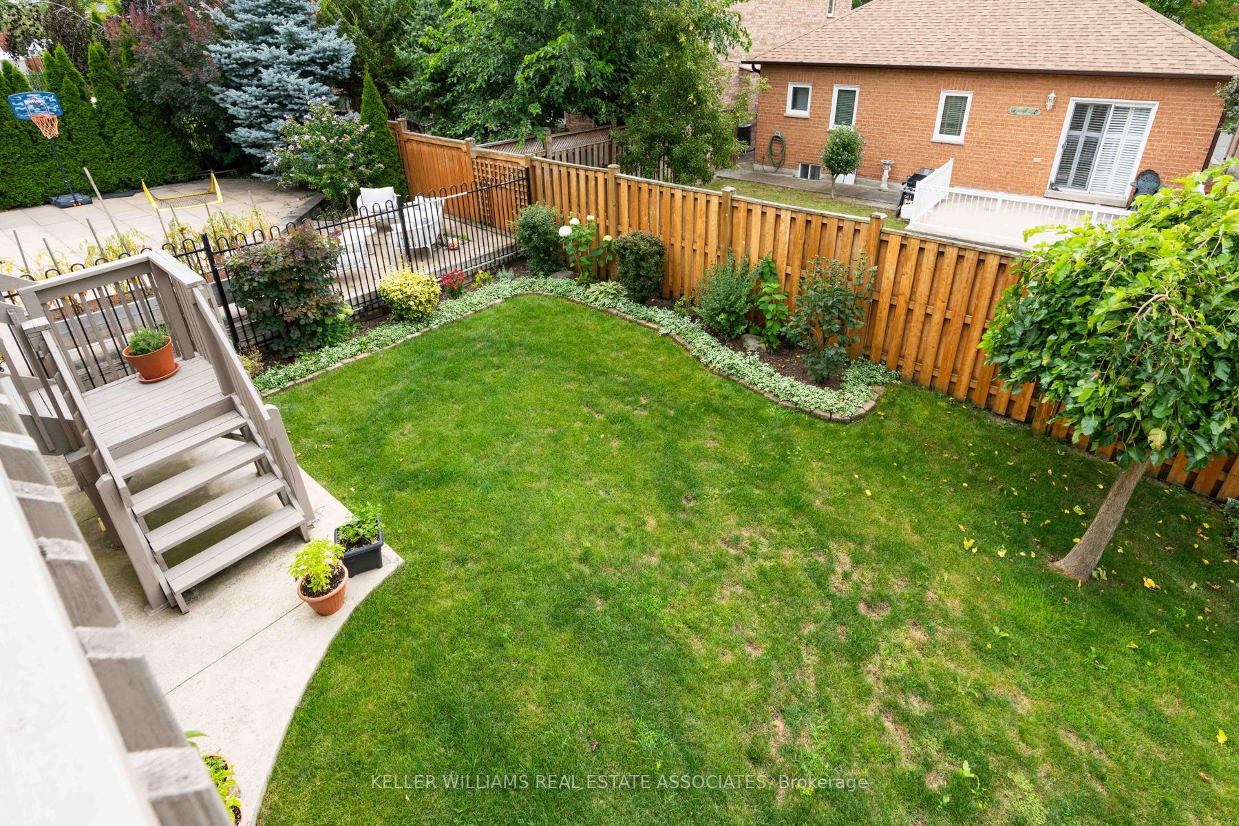 81 Crown Cres