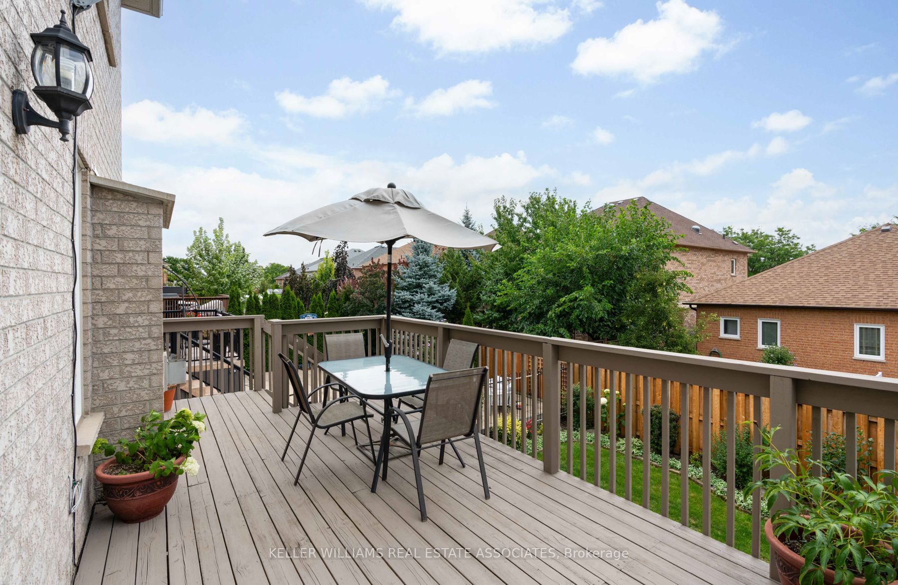 81 Crown Cres