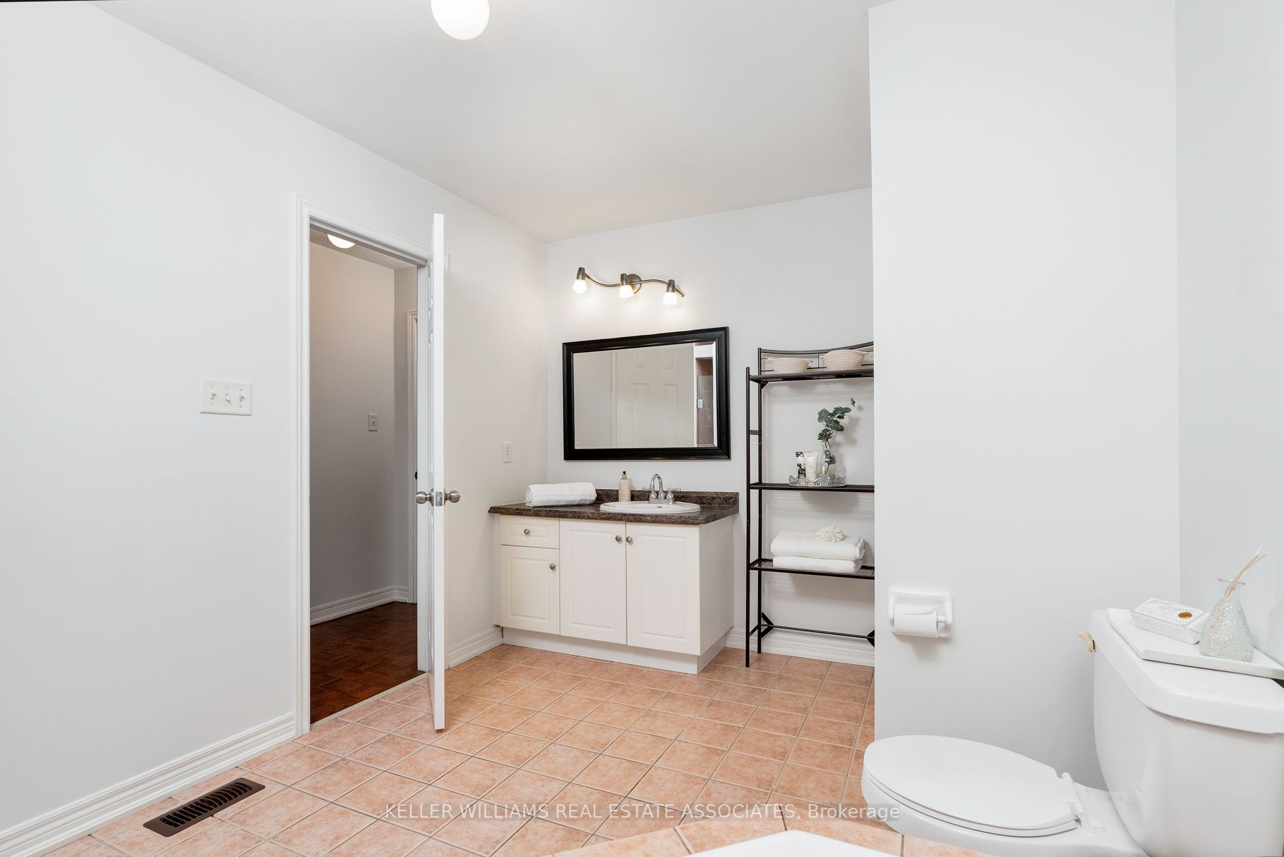 81 Crown Cres