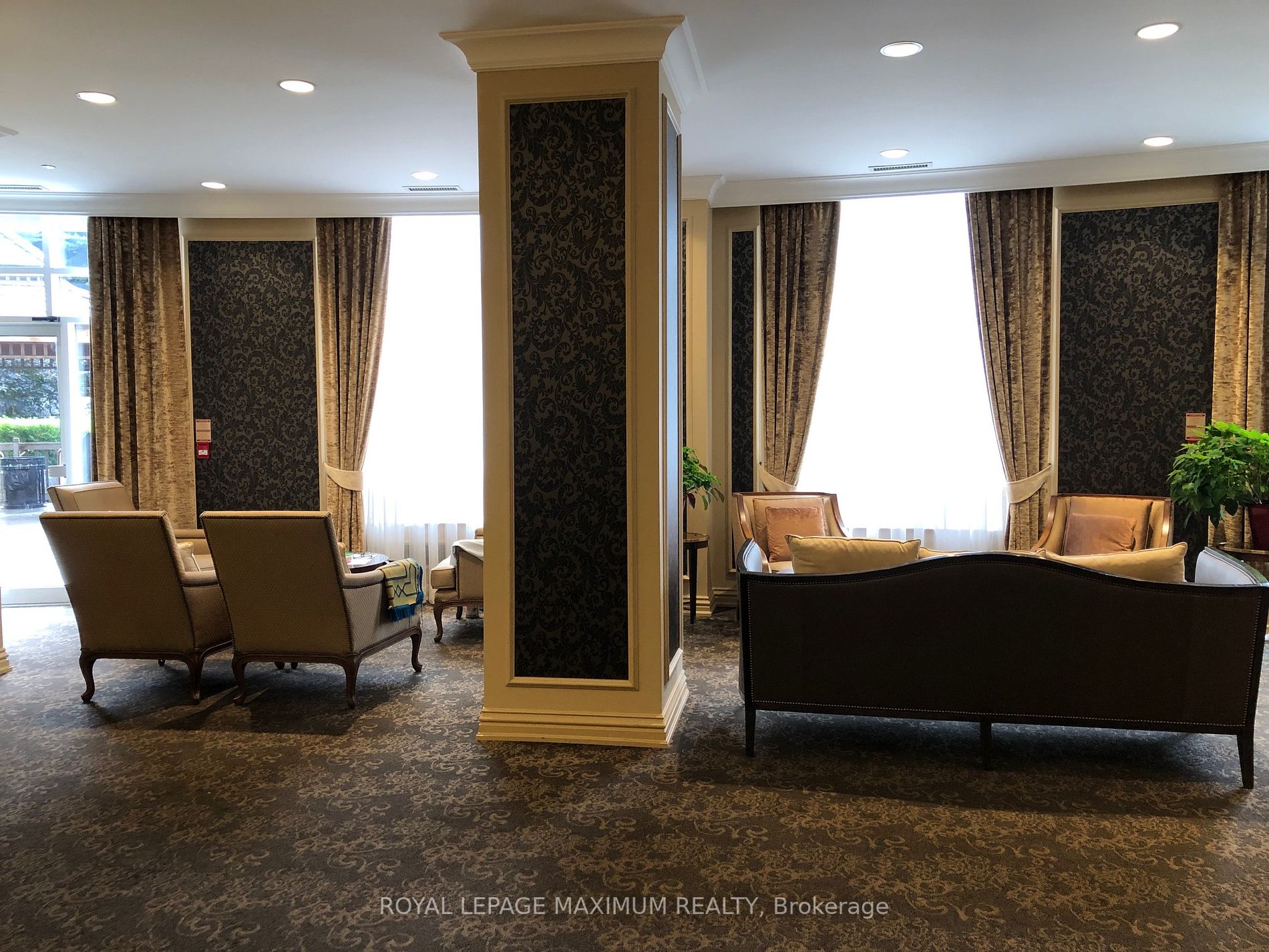 9245 Jane Street, #706