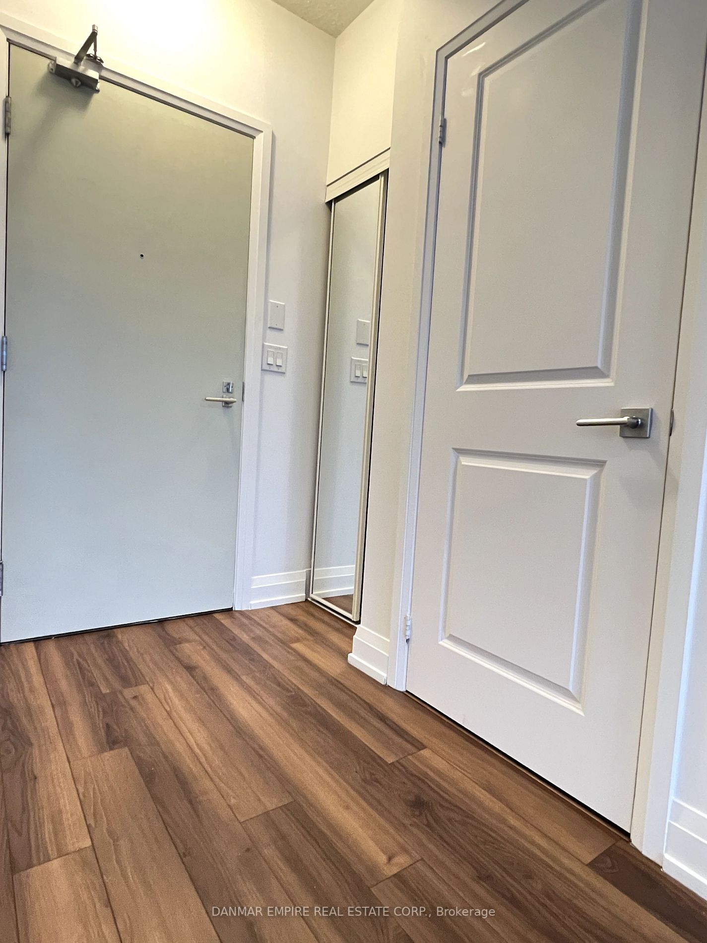 7165 Yonge St, #2203