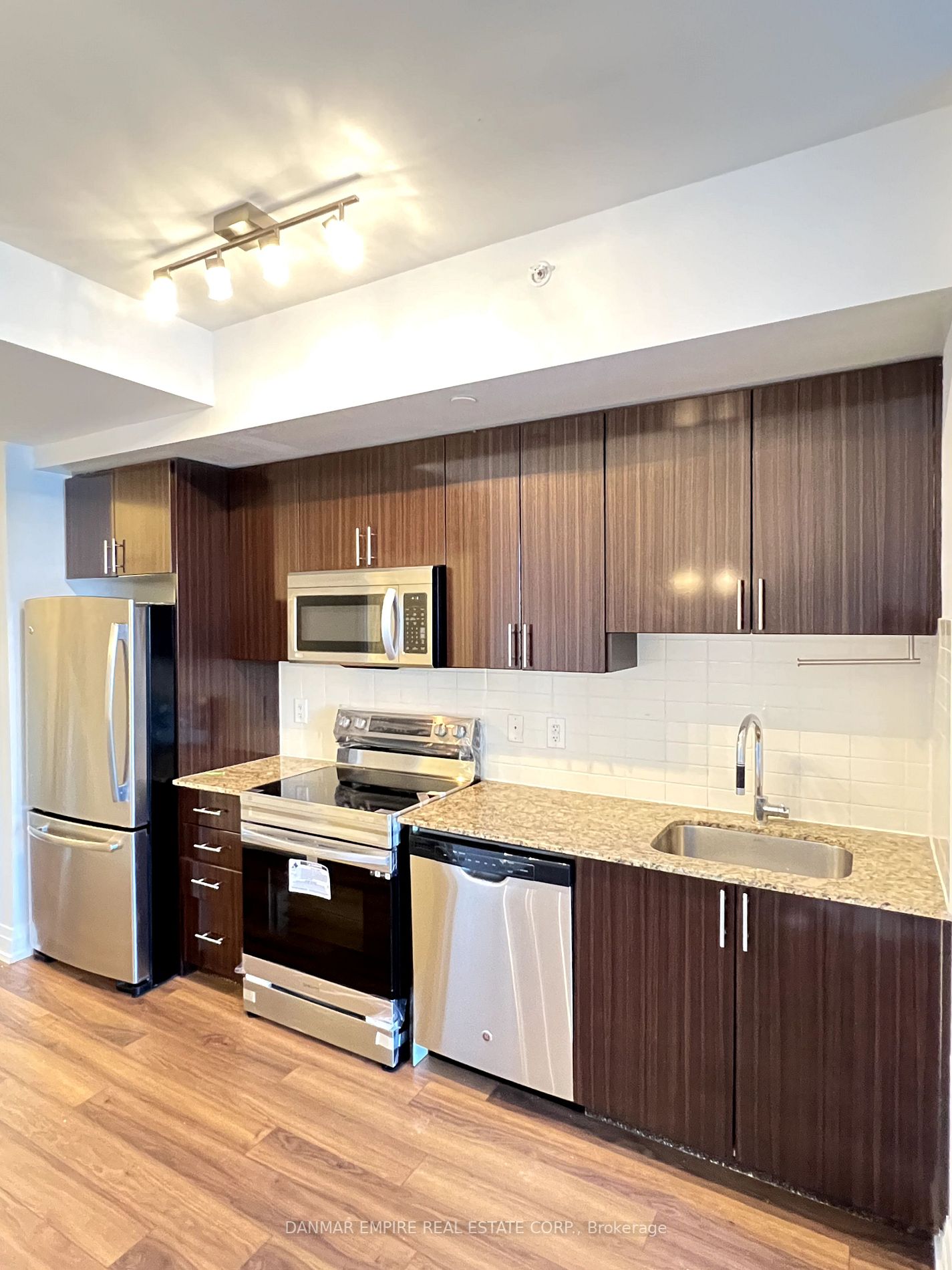7165 Yonge St, #2203