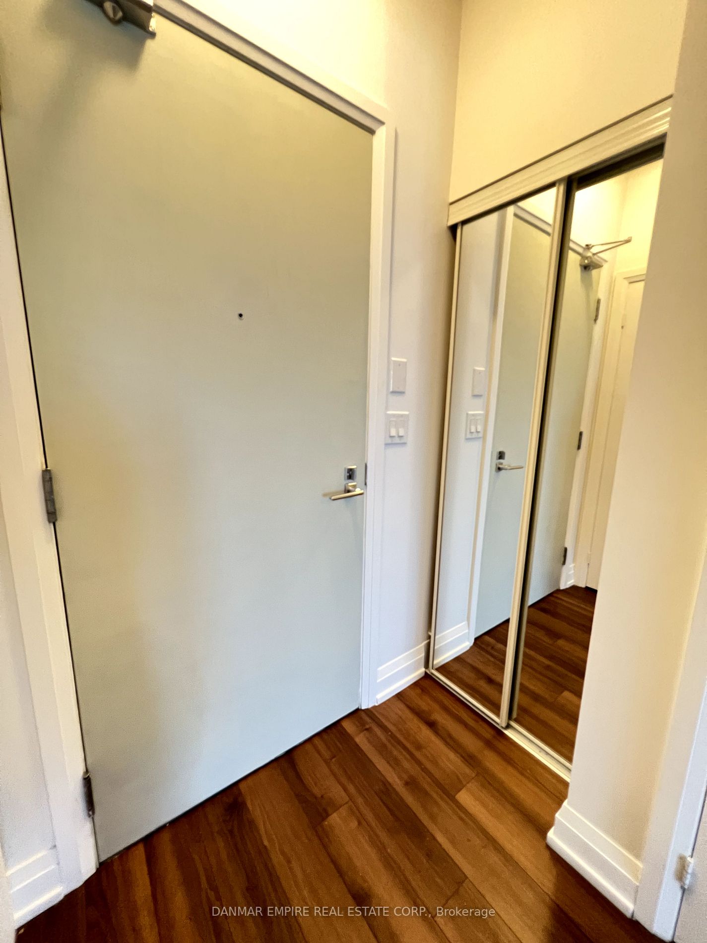 7165 Yonge St, #2203