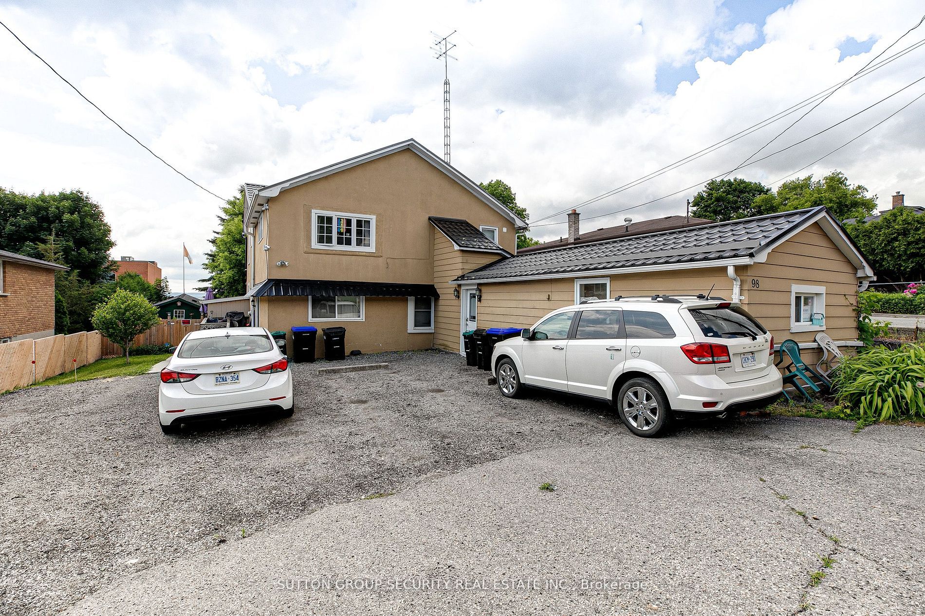 98 John St E
