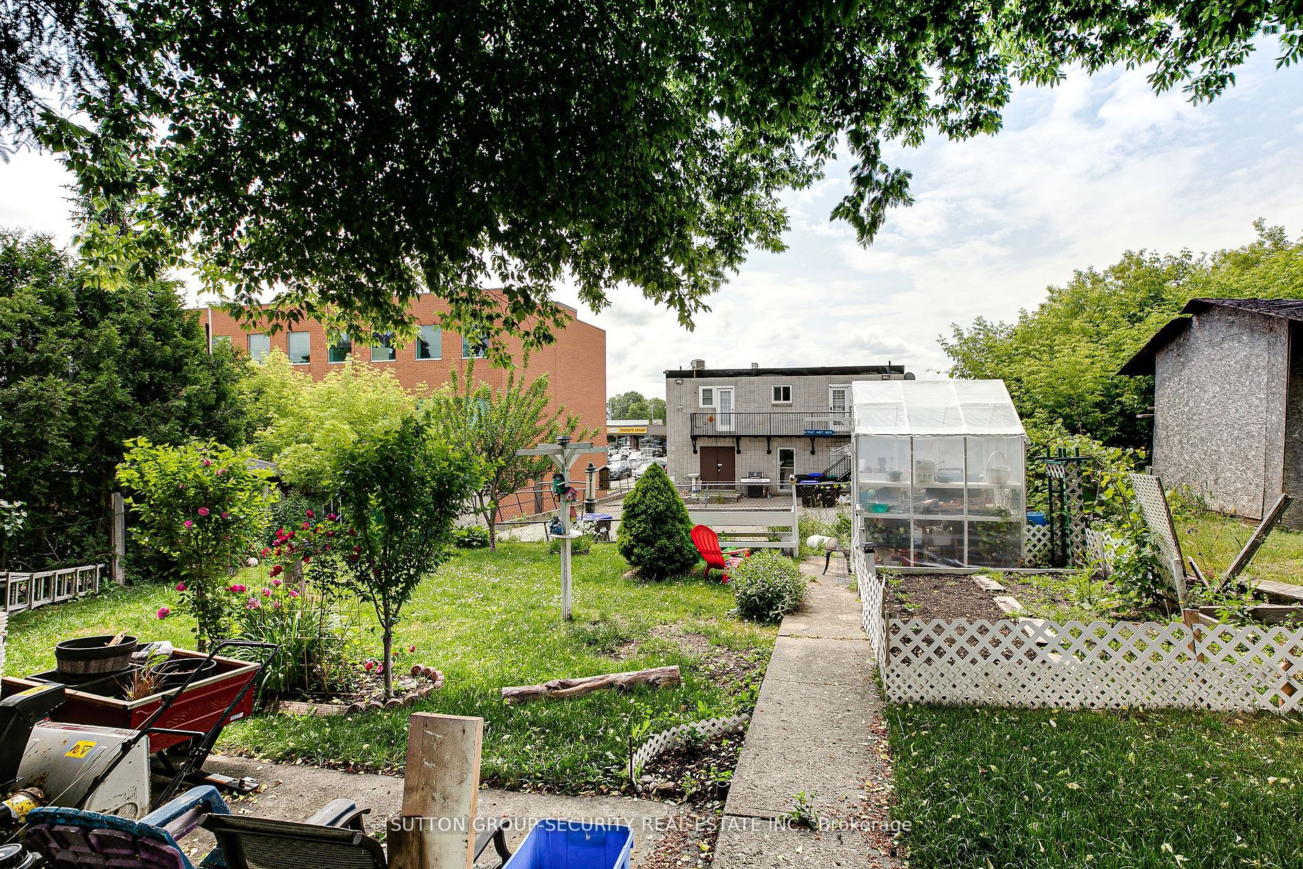 98 John St E