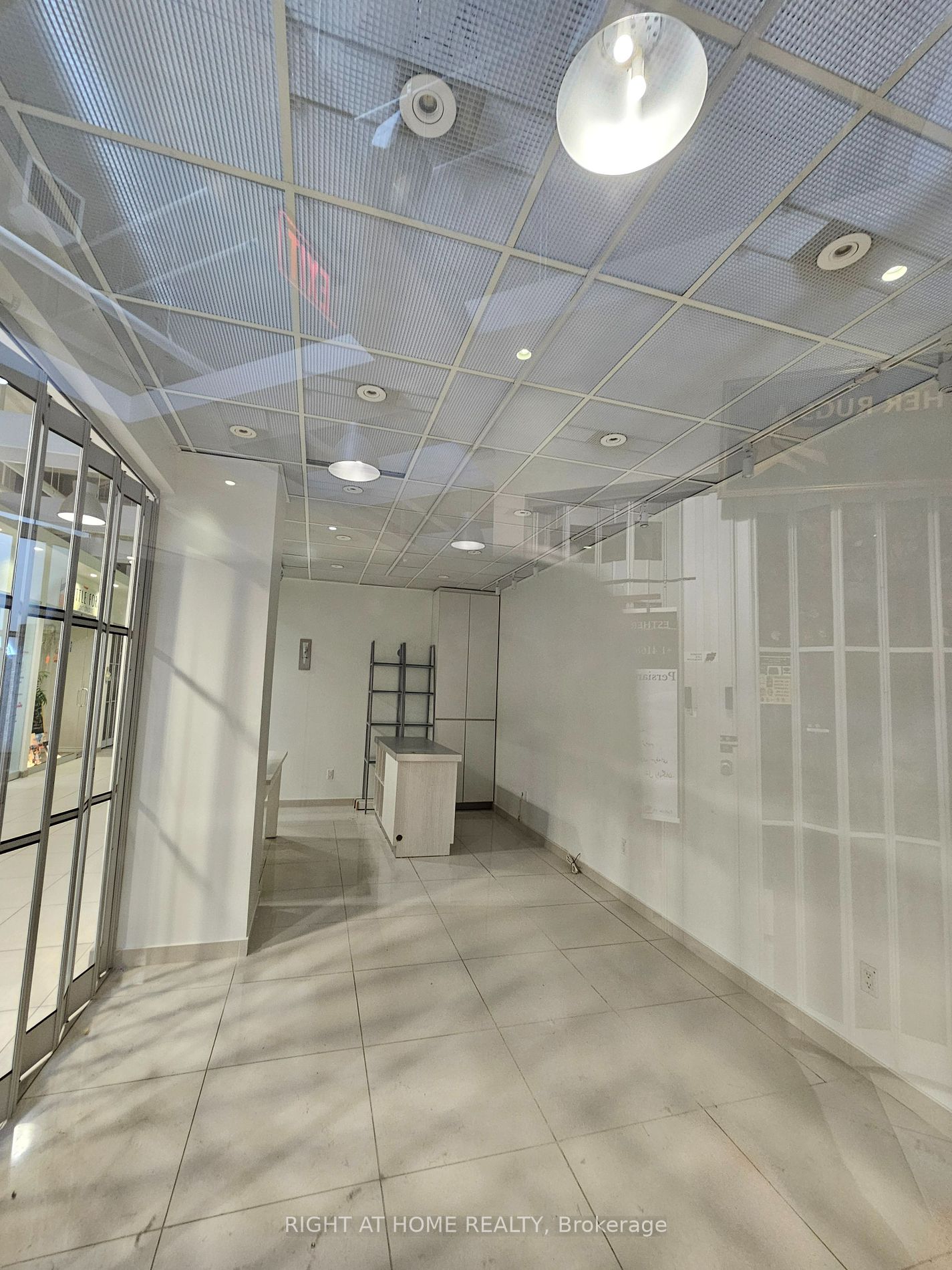 7181 Yonge St, #77