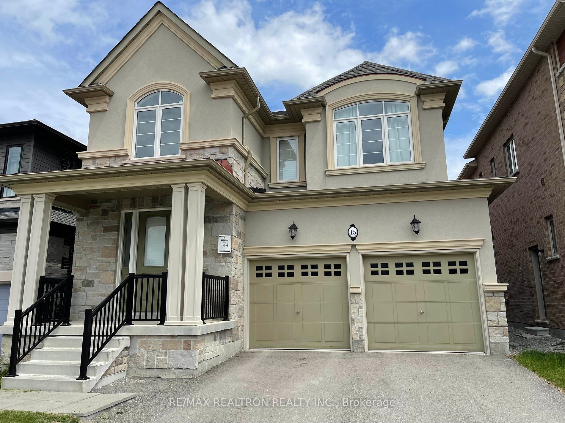 15 Forest Edge Cres