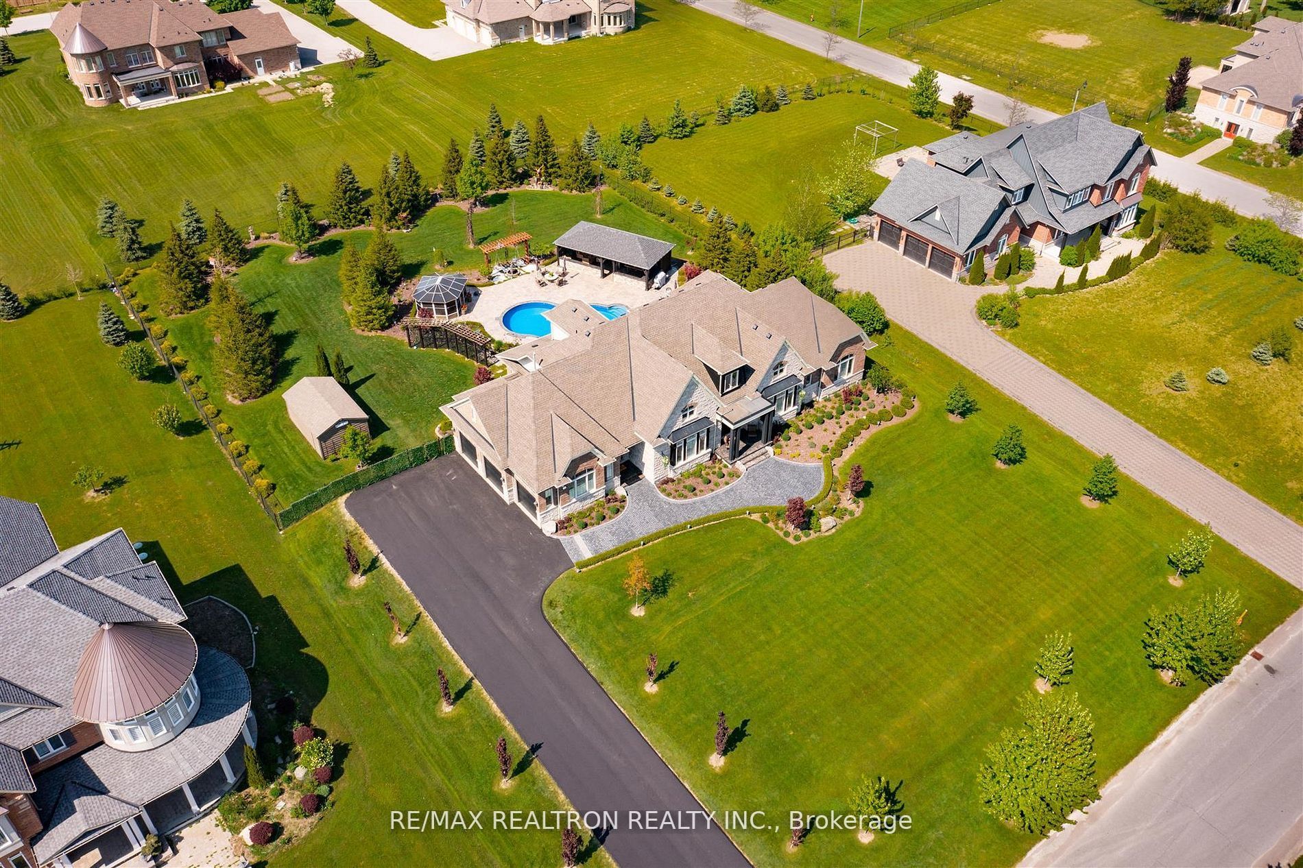 15 Pine Vista Ave