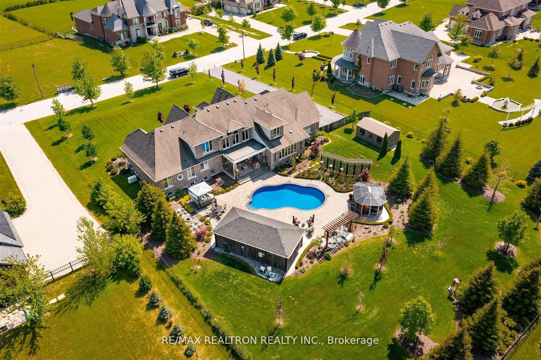 15 Pine Vista Ave