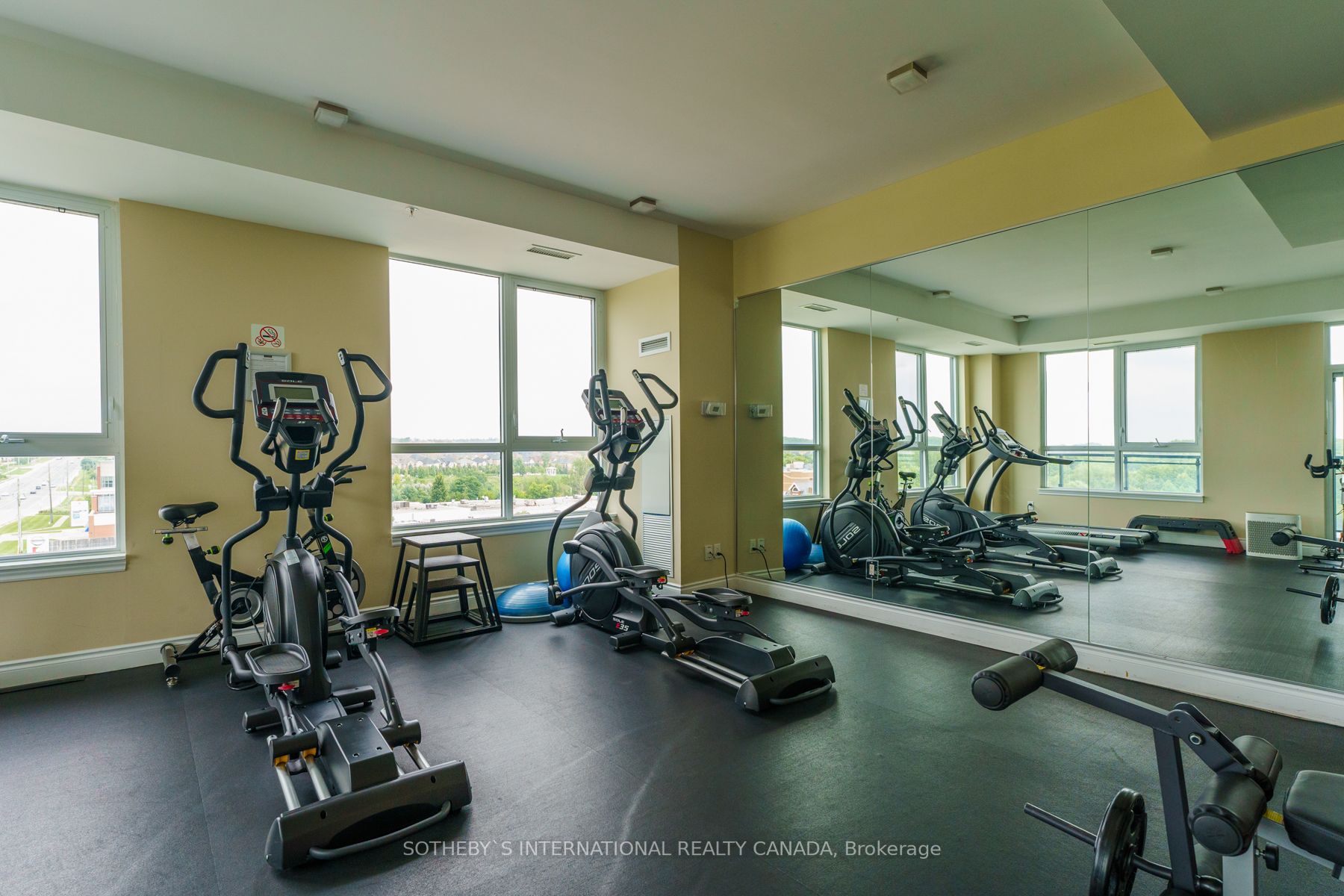 11611 Yonge St, #521