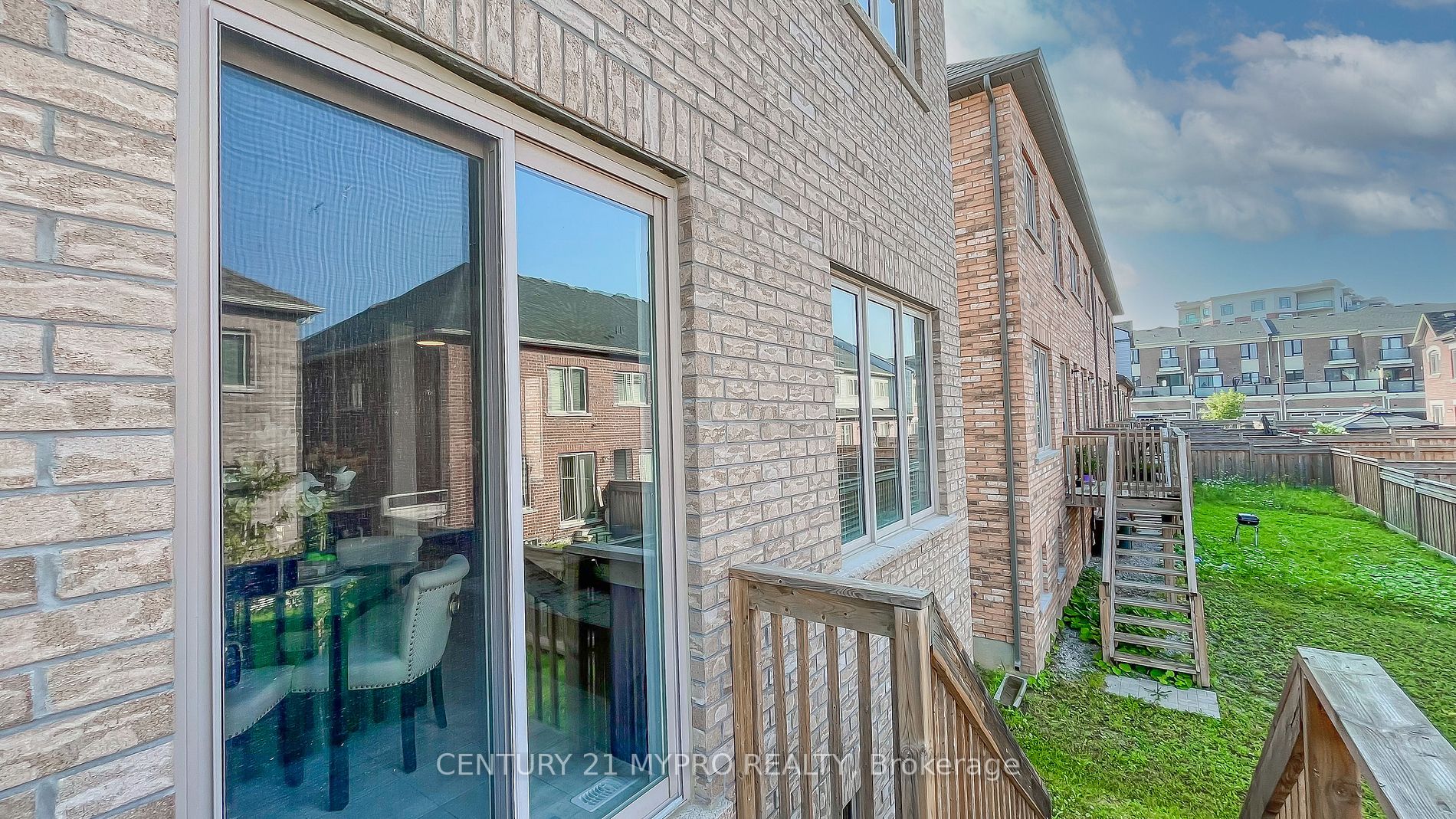 40 Capreol Ave