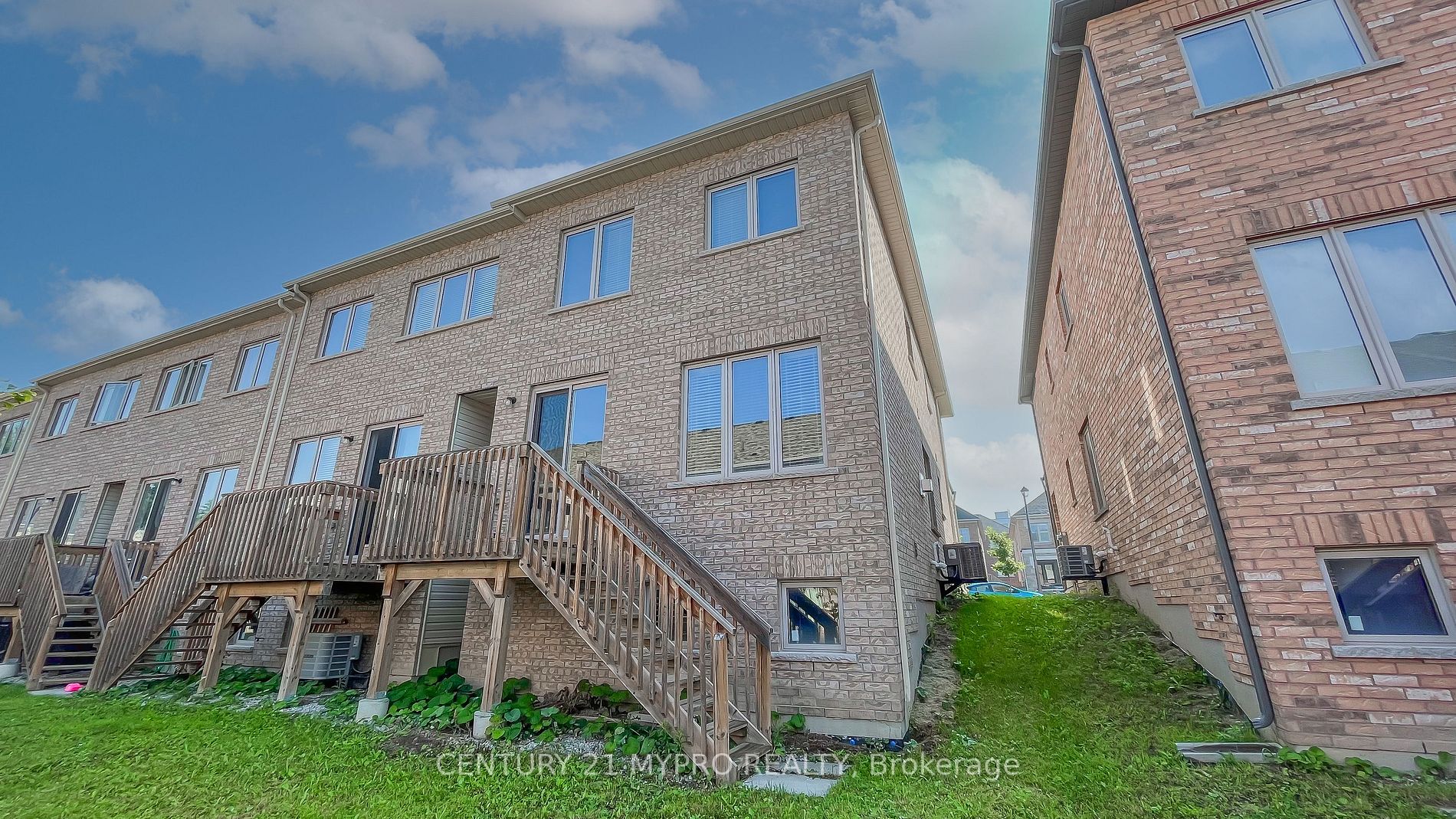 40 Capreol Ave