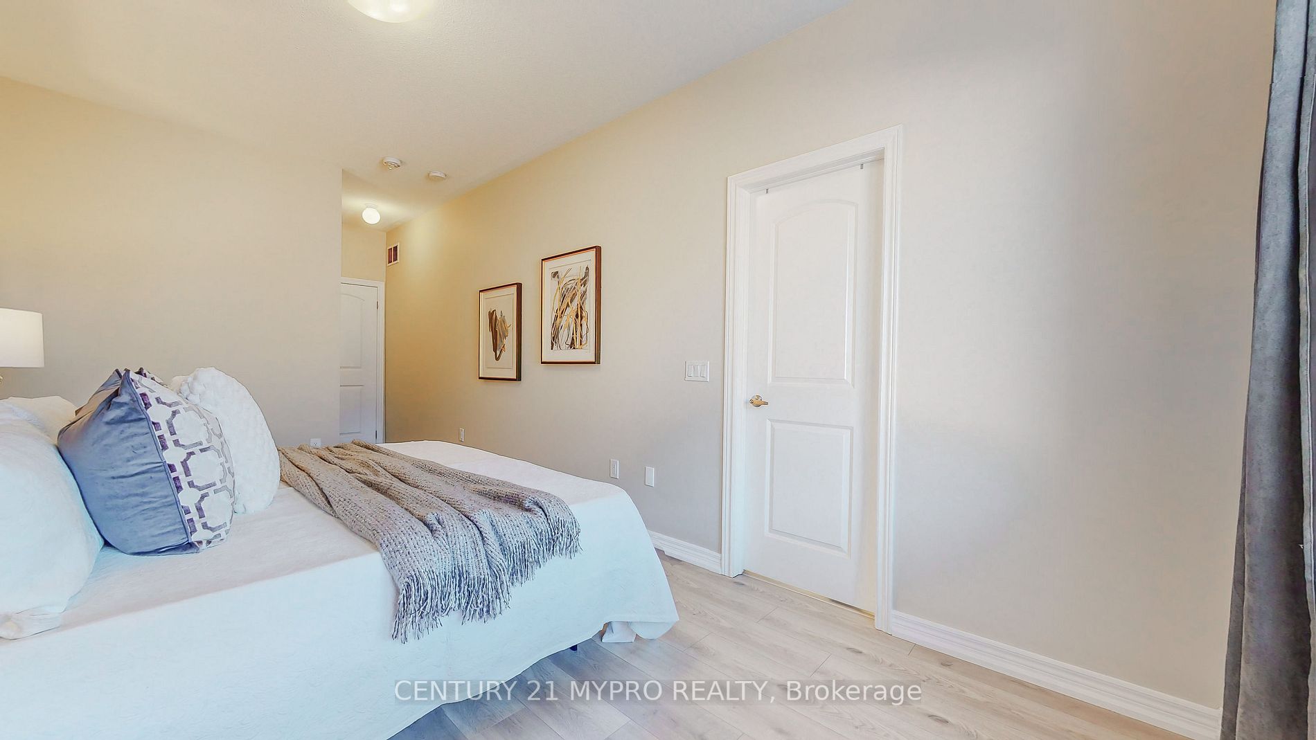 40 Capreol Ave