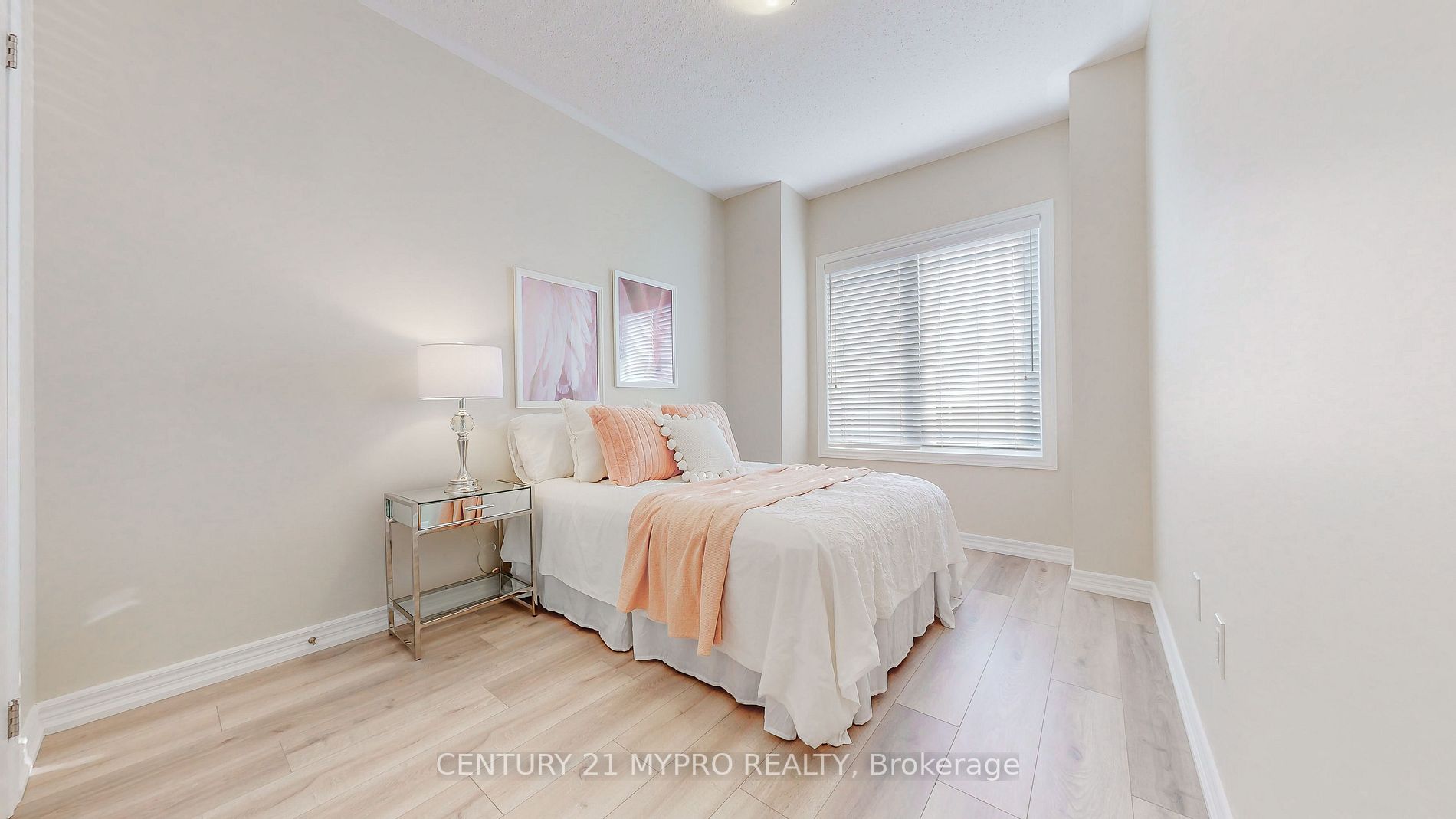 40 Capreol Ave
