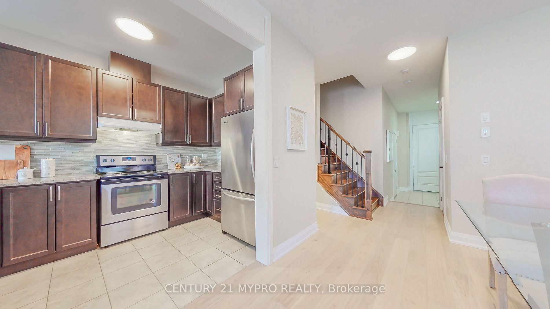 40 Capreol Ave