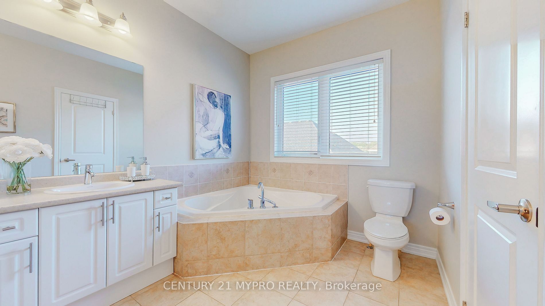 40 Capreol Ave