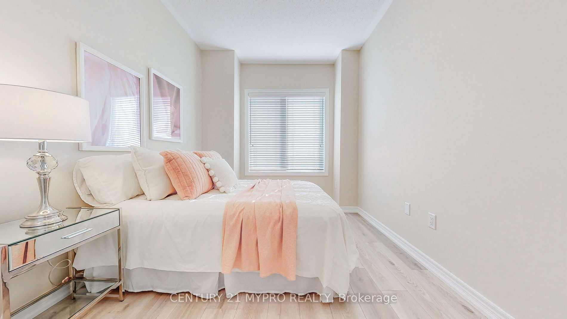 40 Capreol Ave