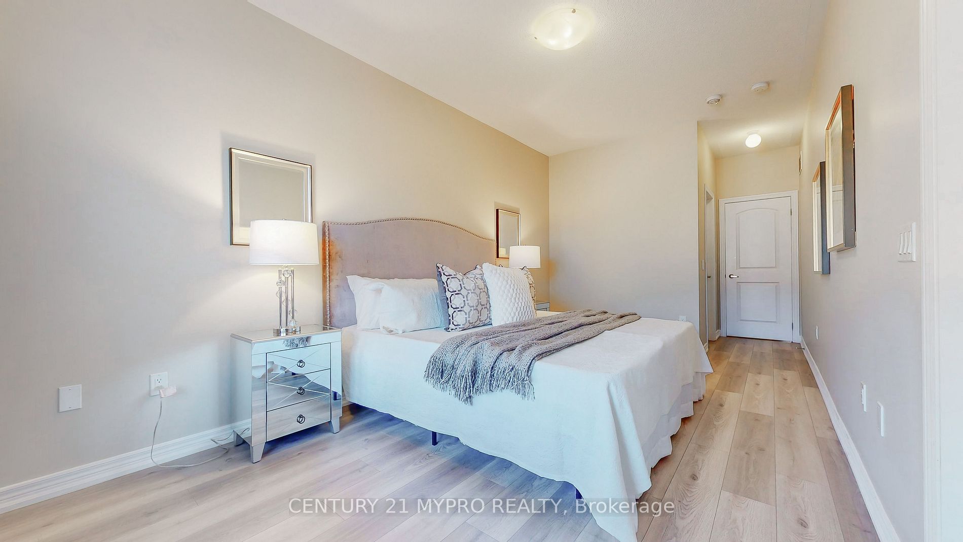 40 Capreol Ave