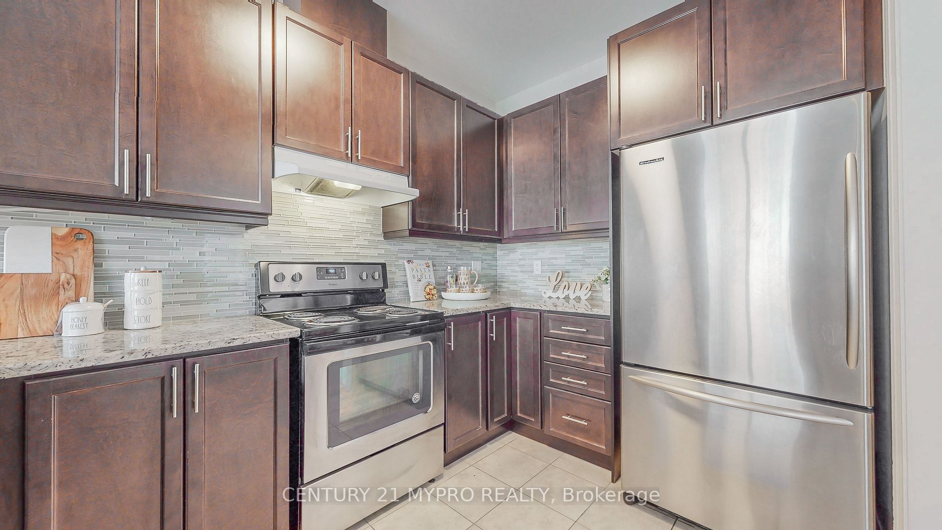40 Capreol Ave