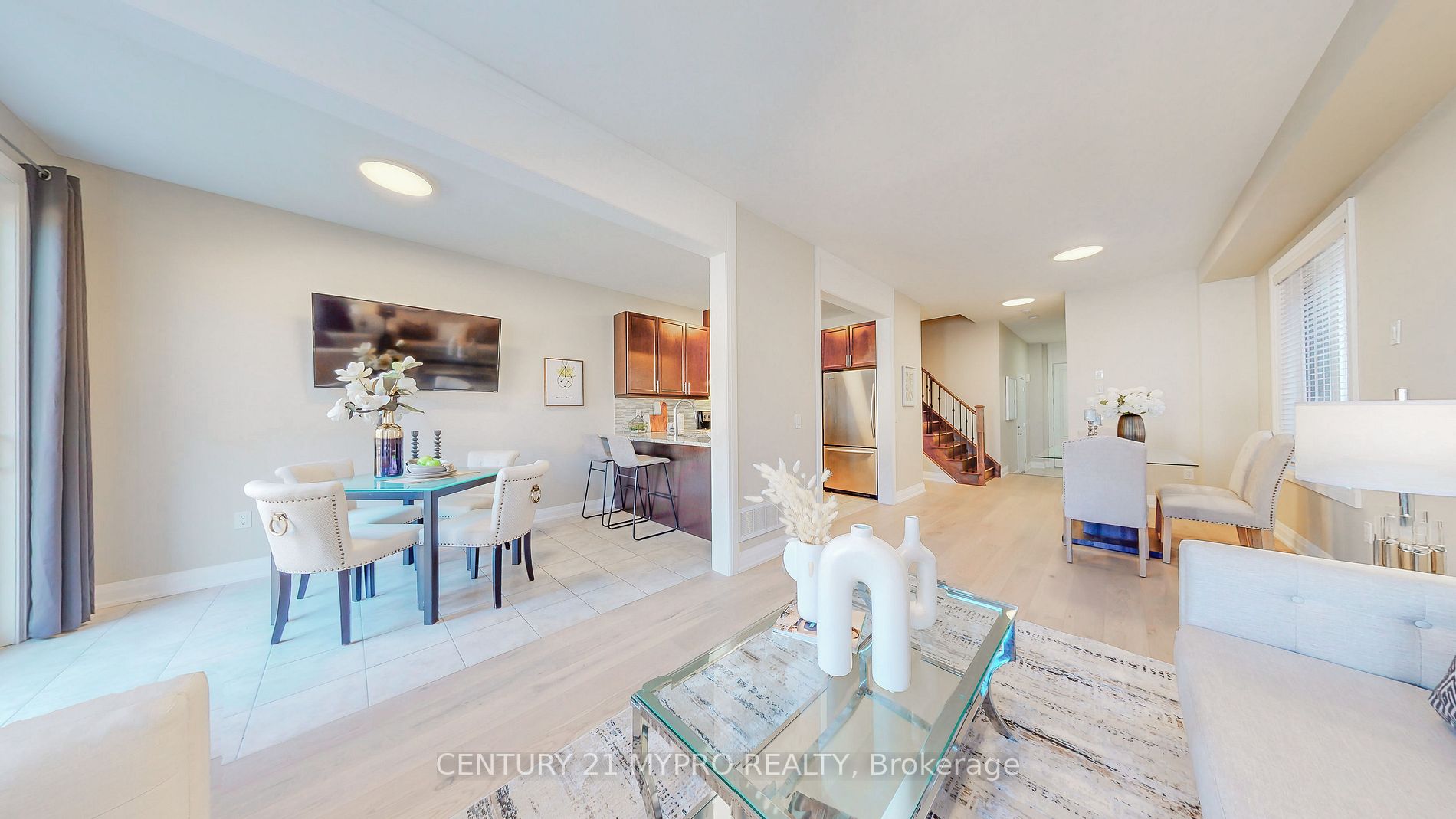 40 Capreol Ave