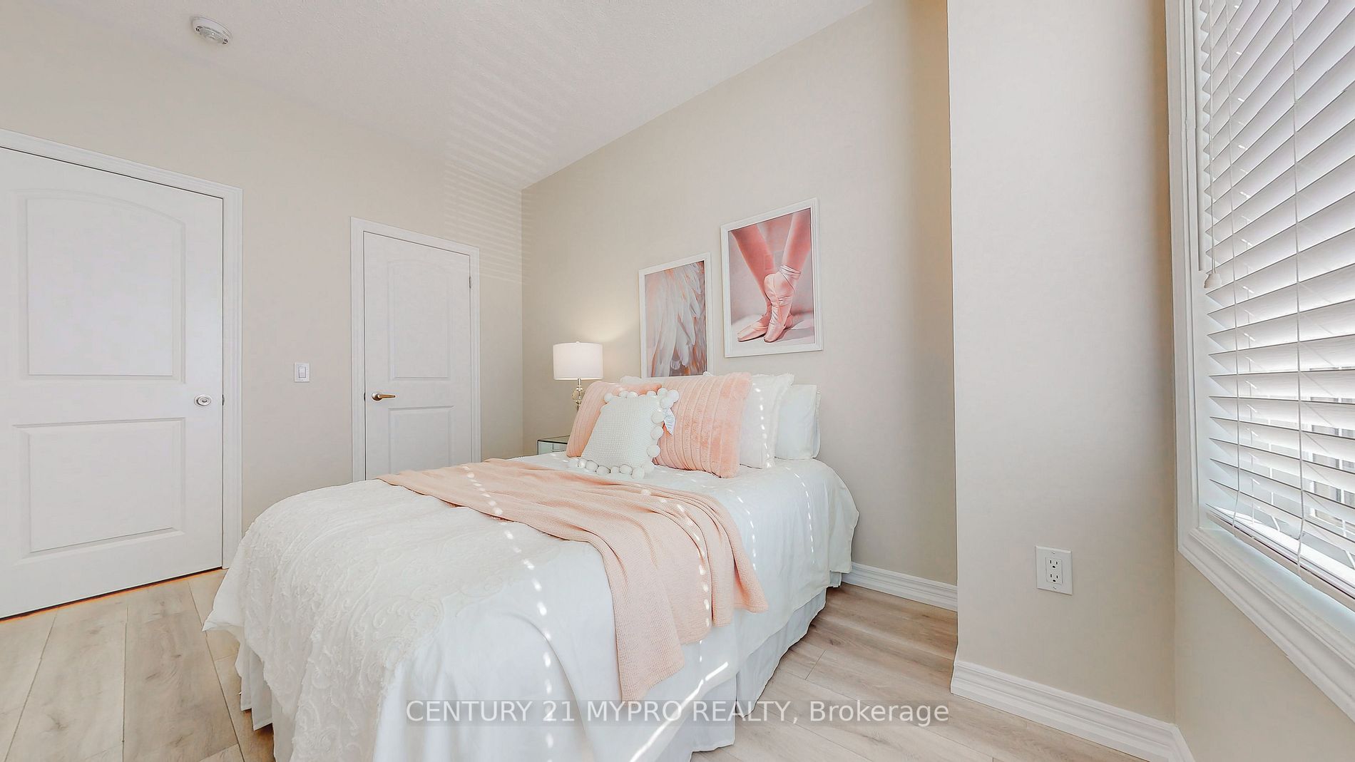40 Capreol Ave