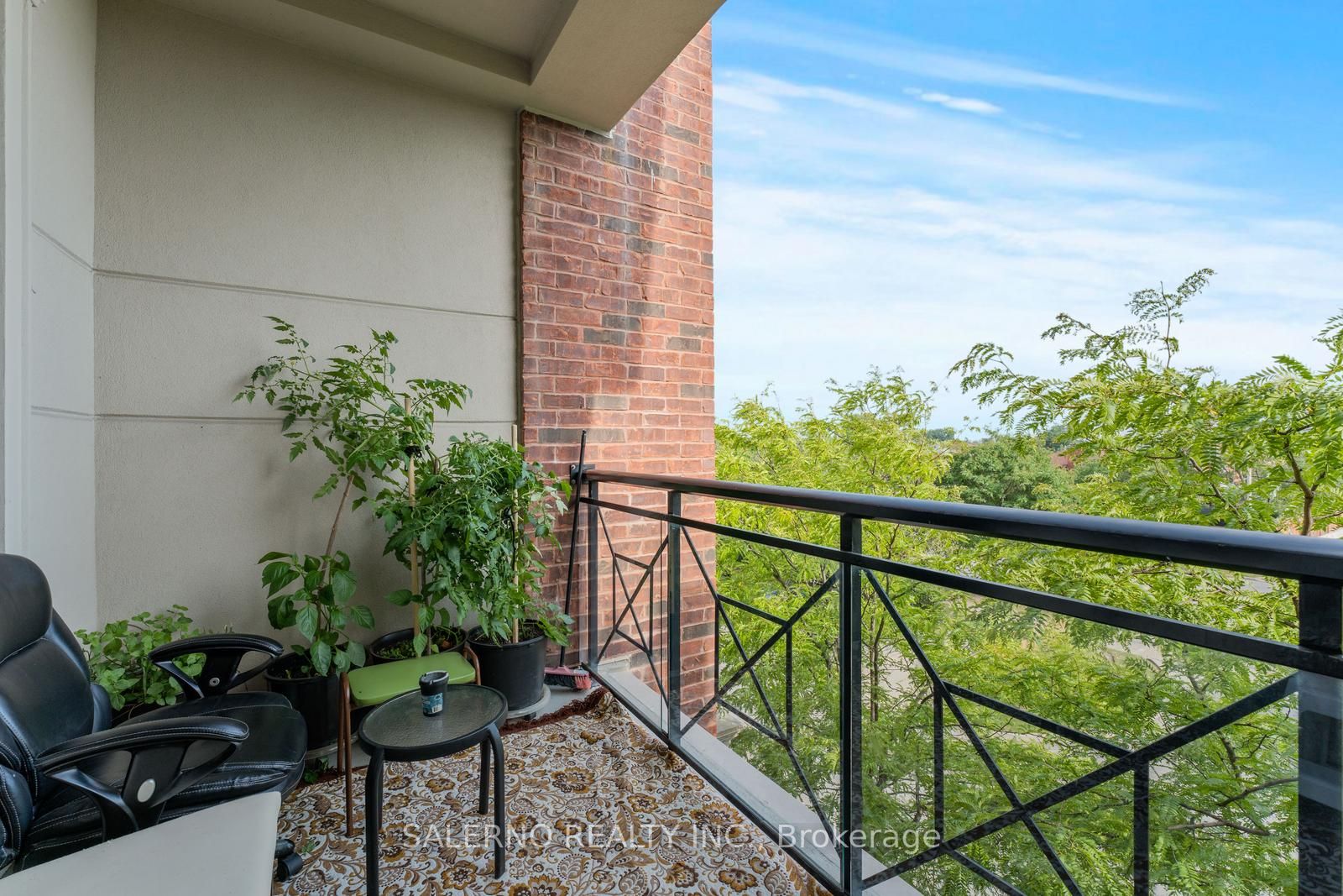9519 Keele St, #219