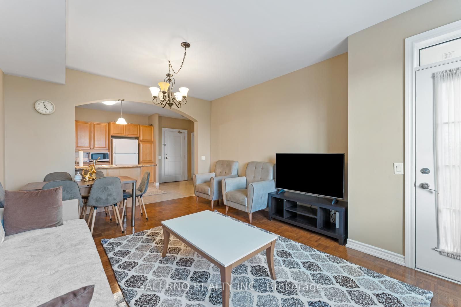 9519 Keele St, #219
