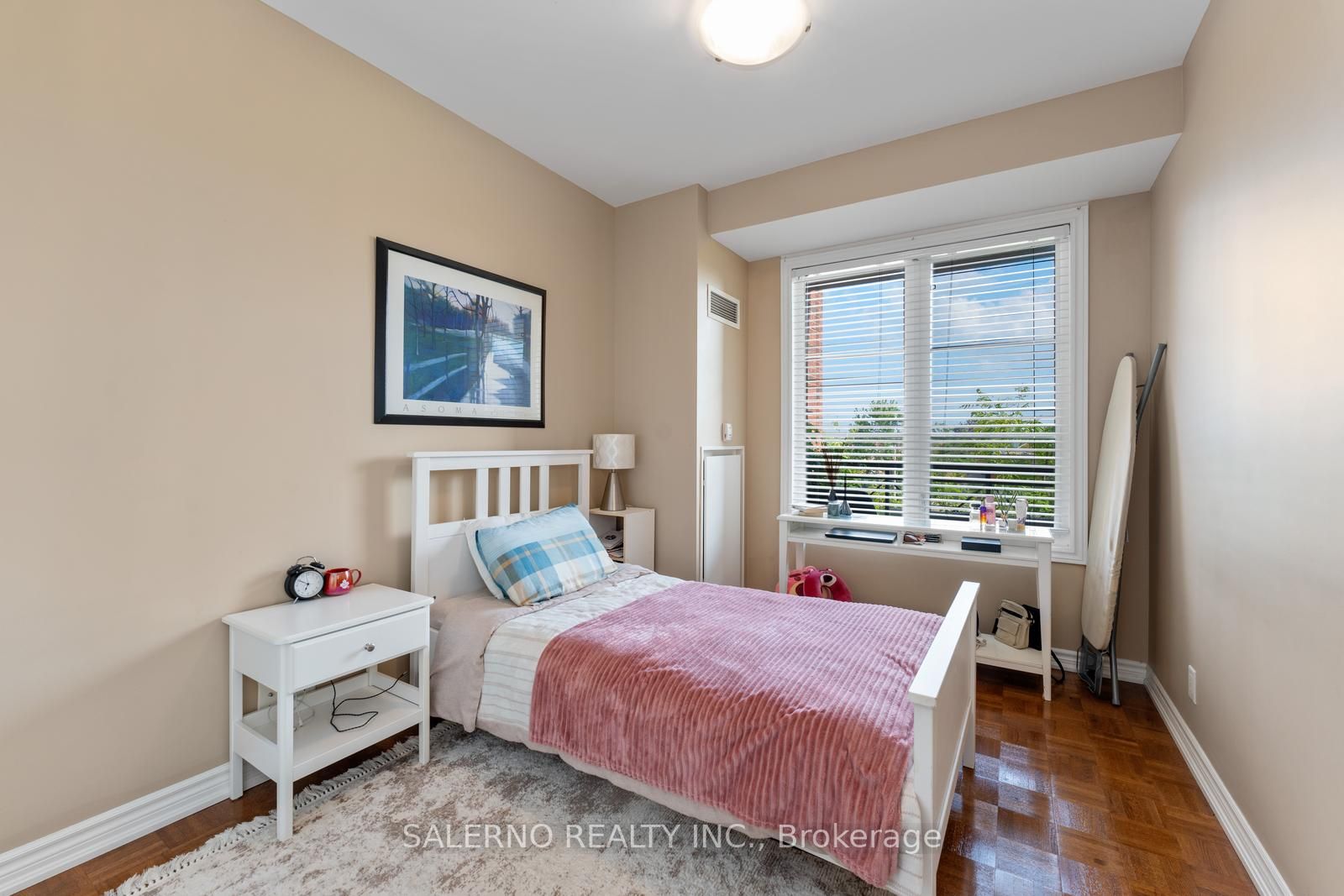 9519 Keele St, #219