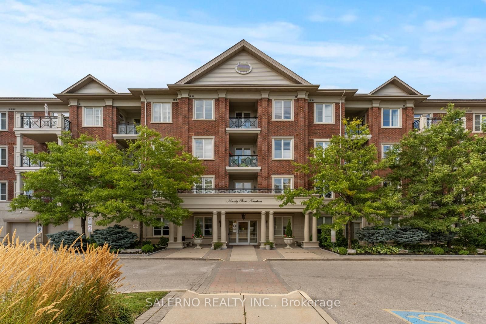 9519 Keele St, #219