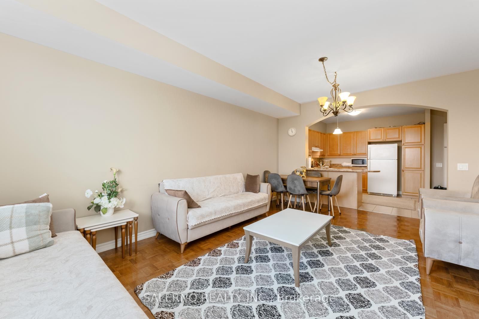 9519 Keele St, #219