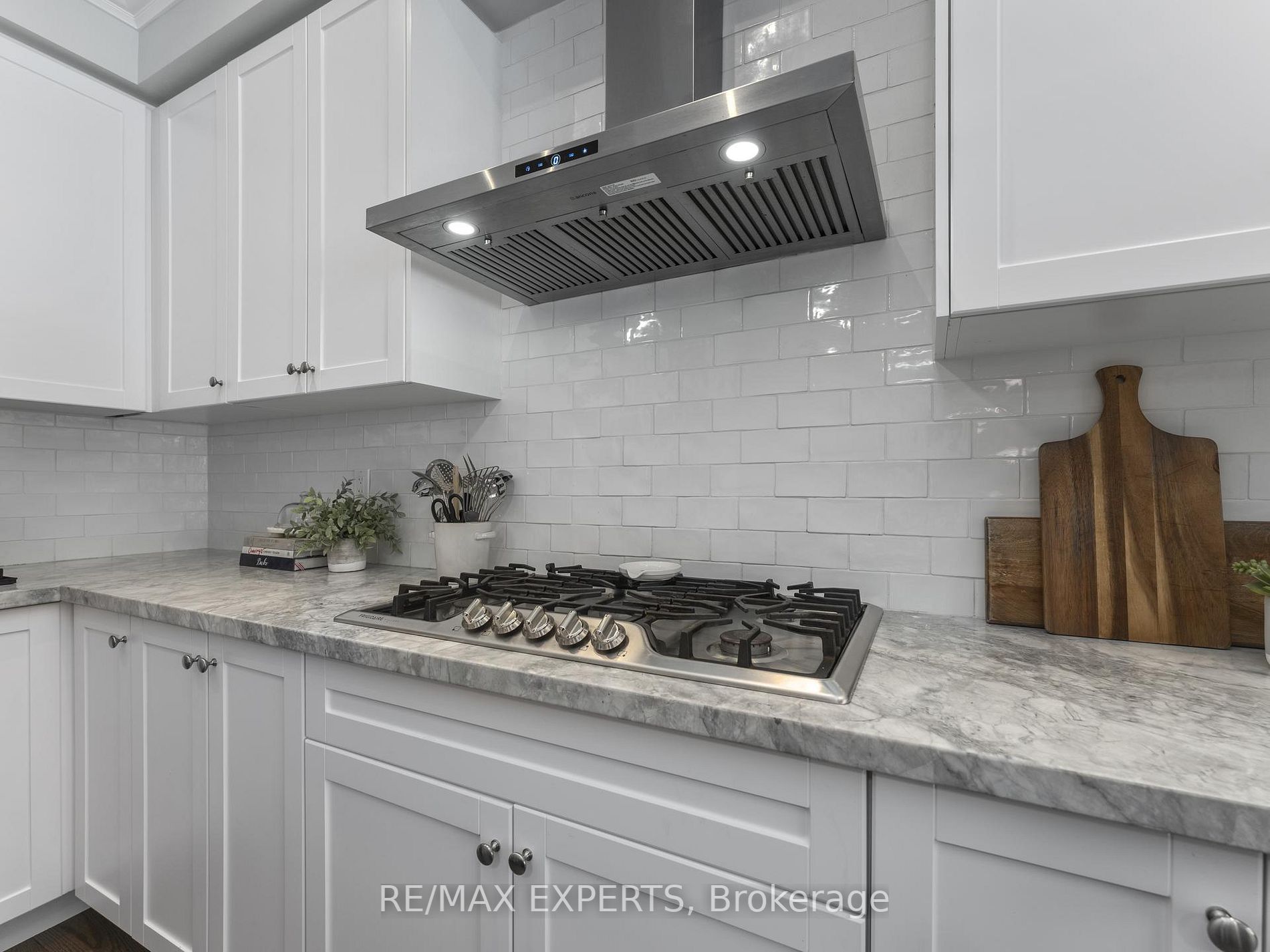 30 Zenith Ave