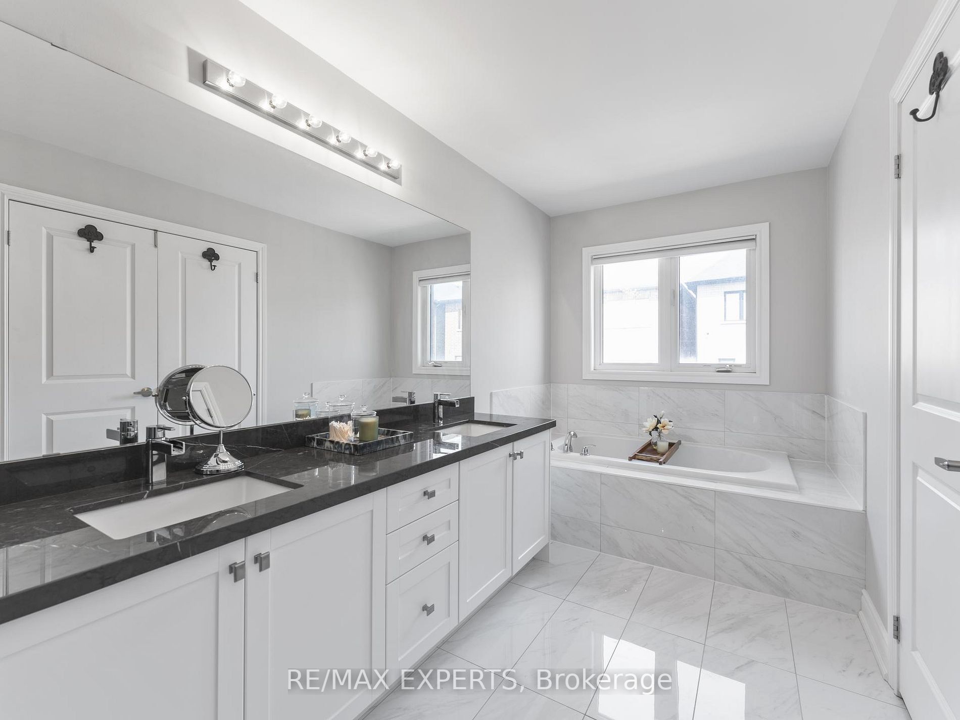 30 Zenith Ave