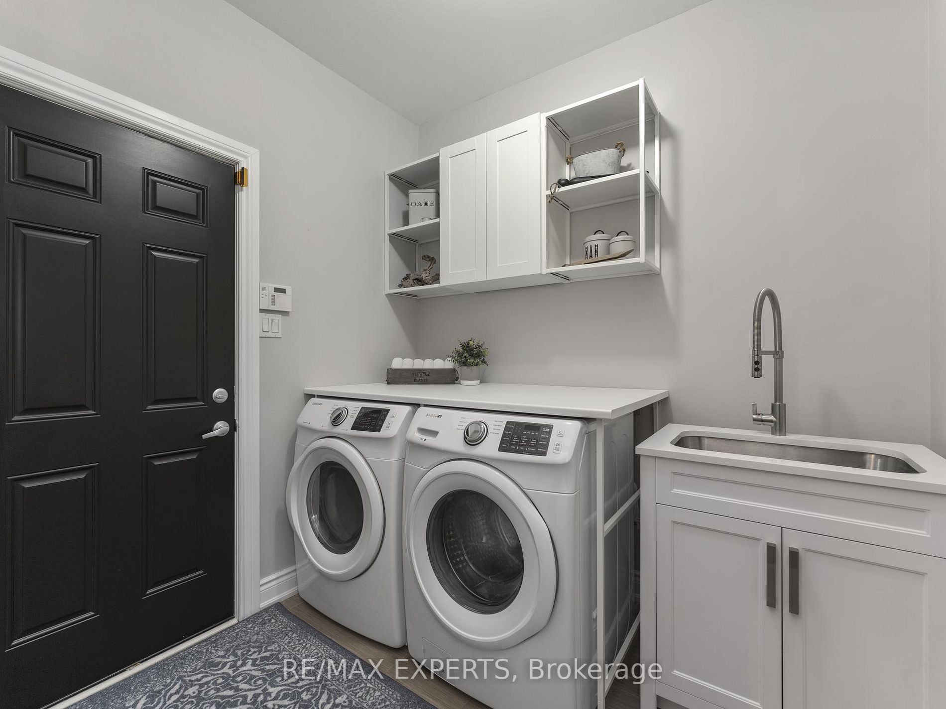 30 Zenith Ave
