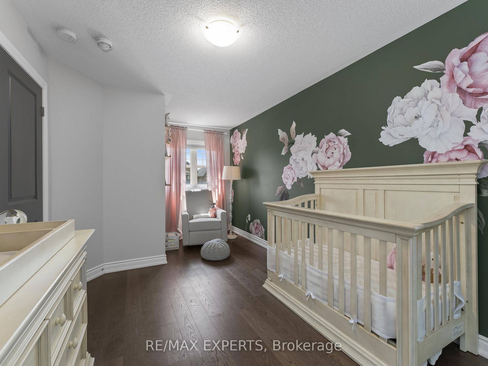30 Zenith Ave