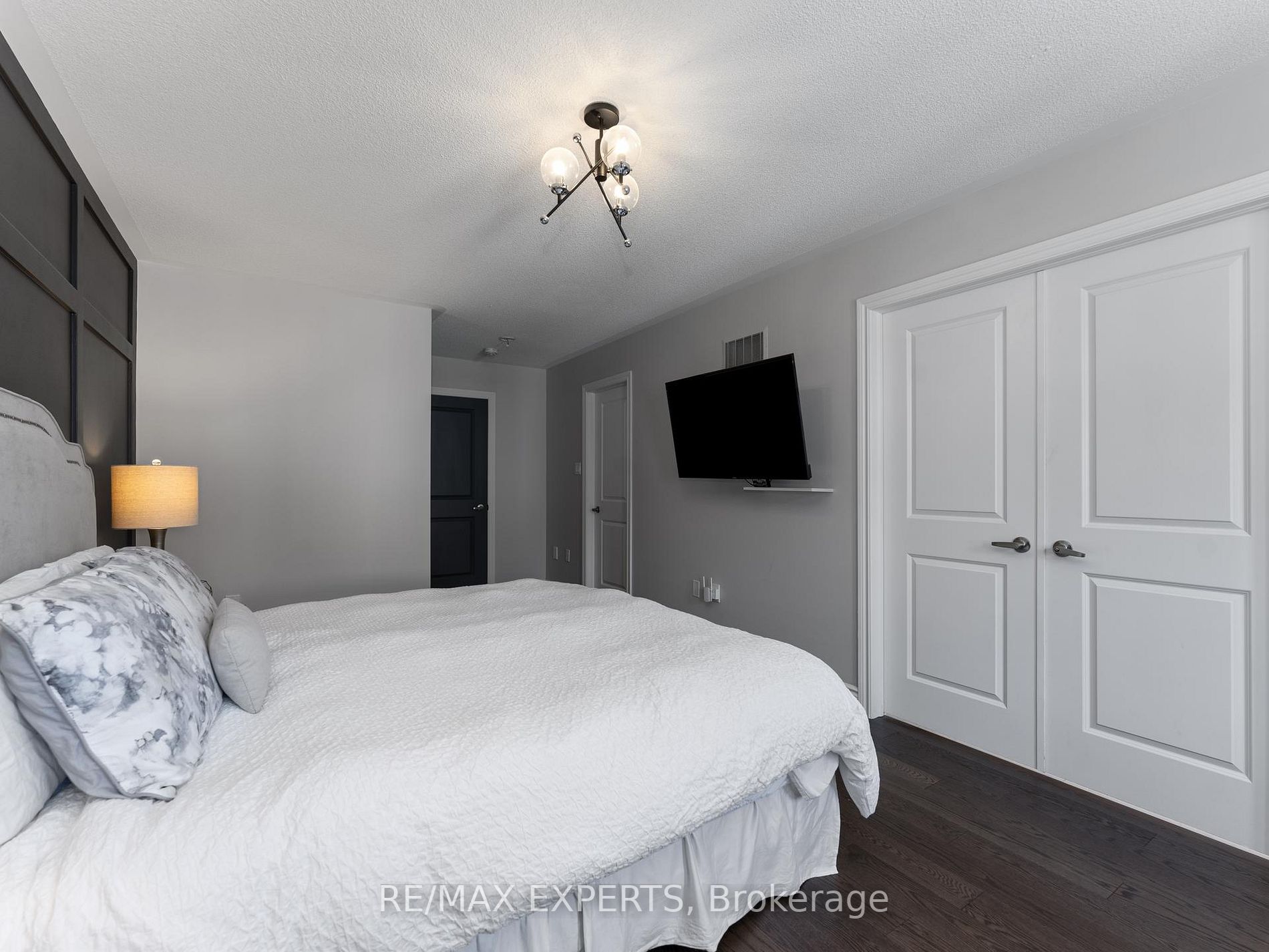 30 Zenith Ave