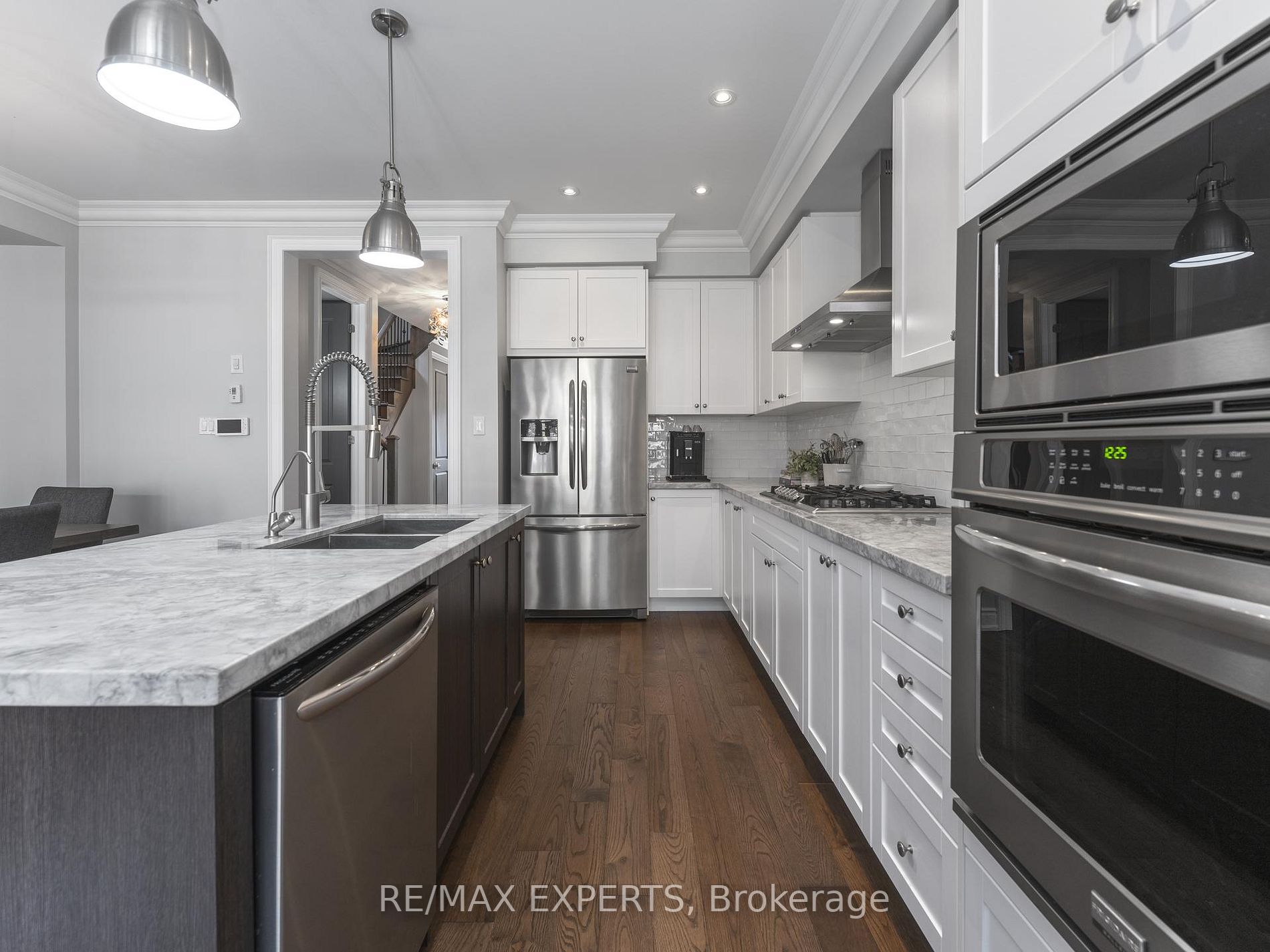 30 Zenith Ave