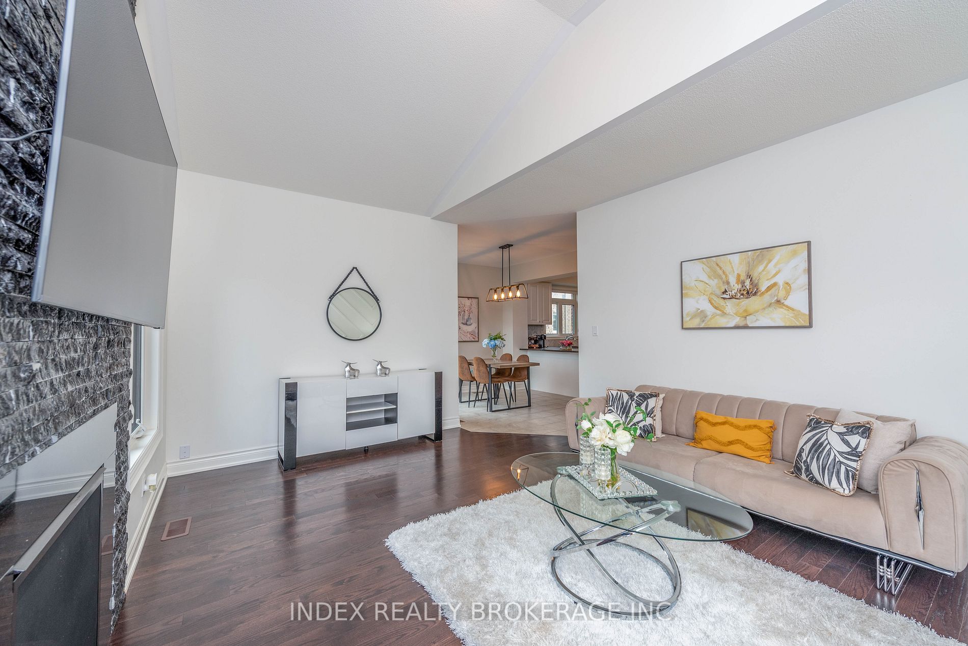 14 Empire Drive