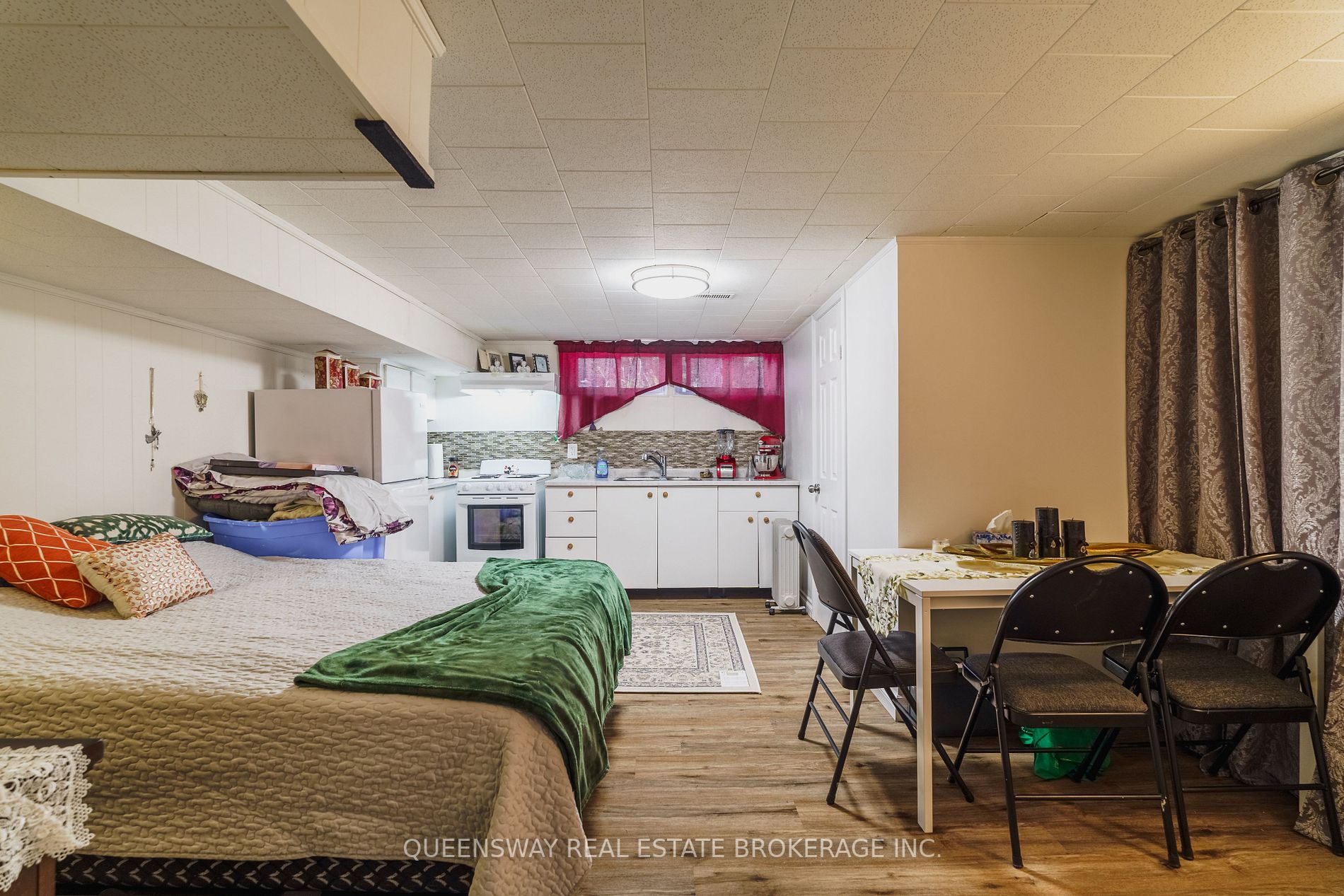 89 Murray Dr