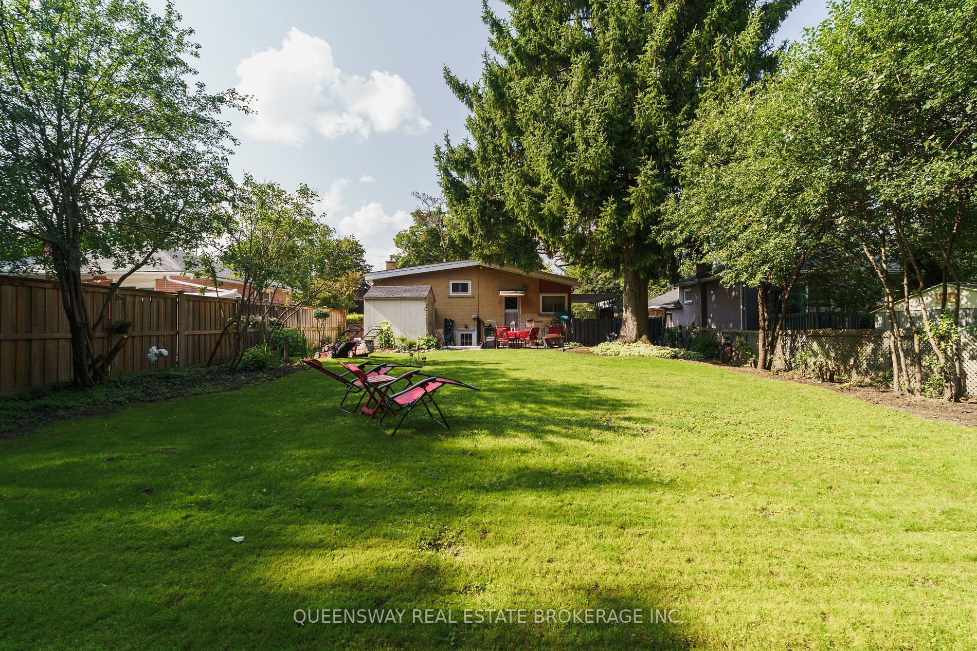 89 Murray Dr