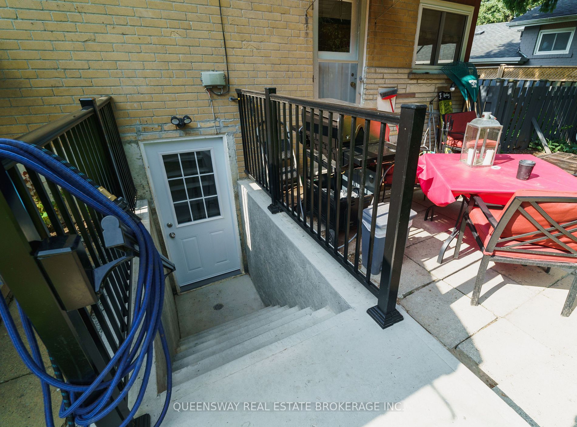 89 Murray Dr