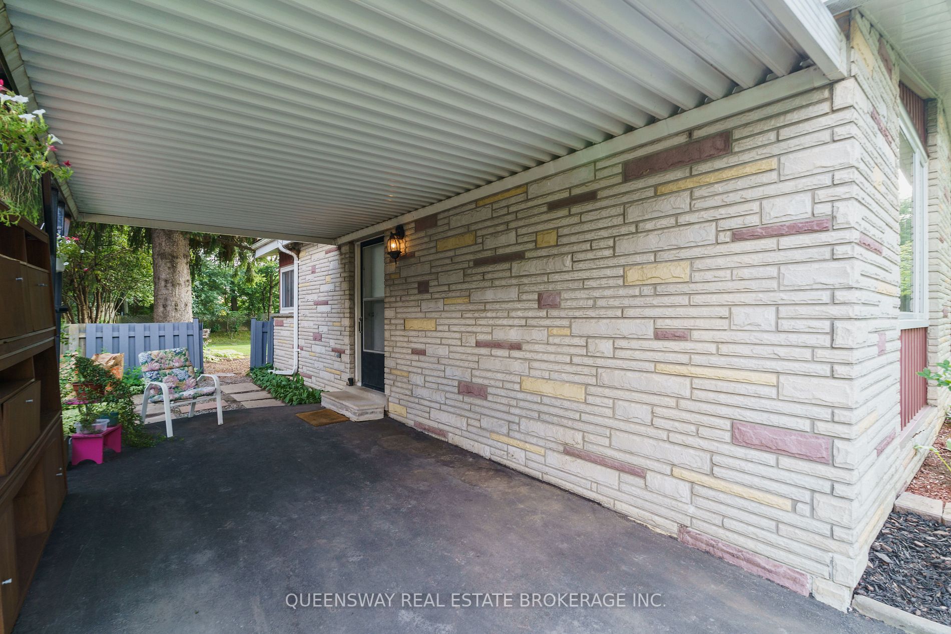 89 Murray Dr