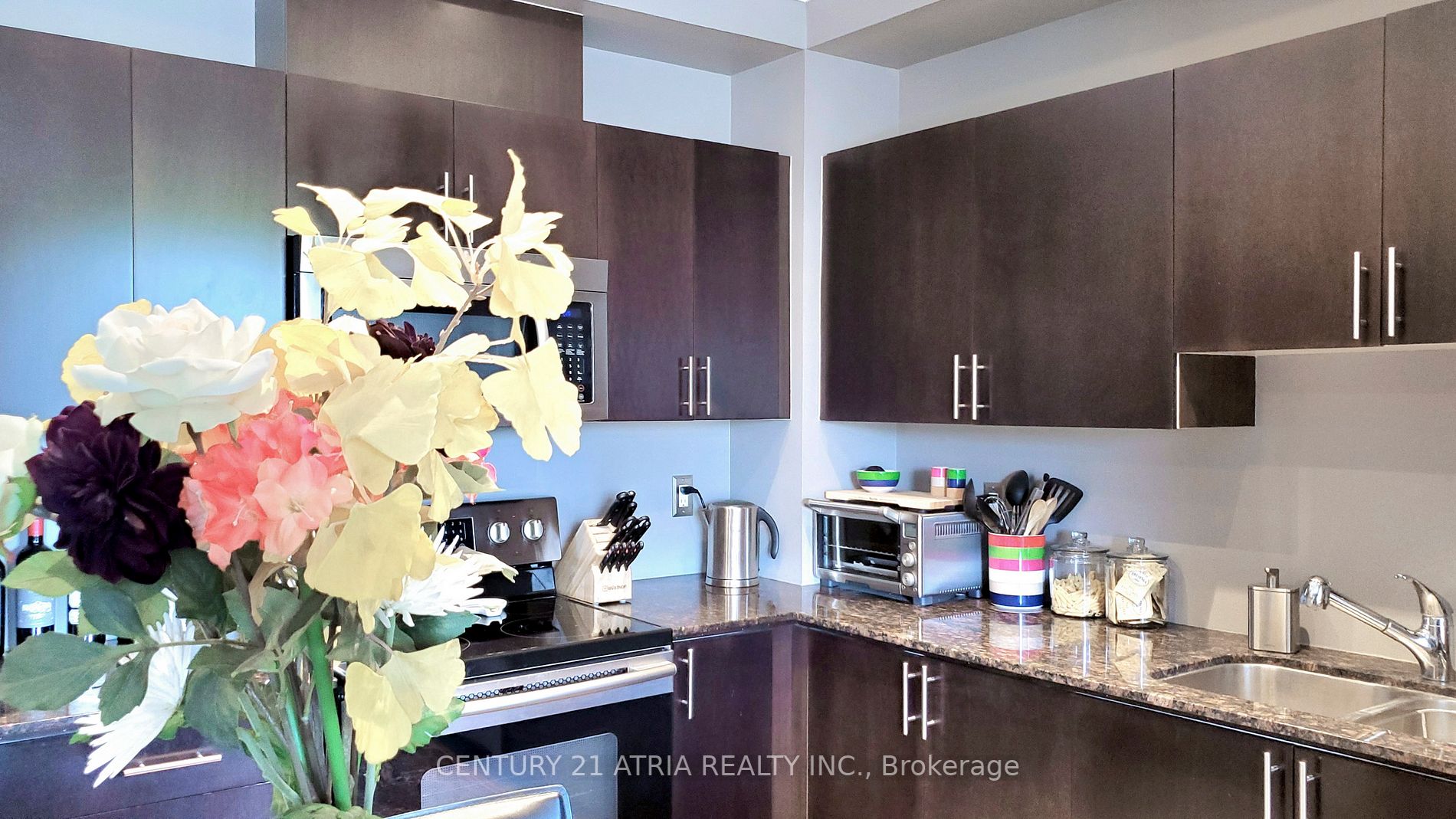 15450 Yonge St, #203