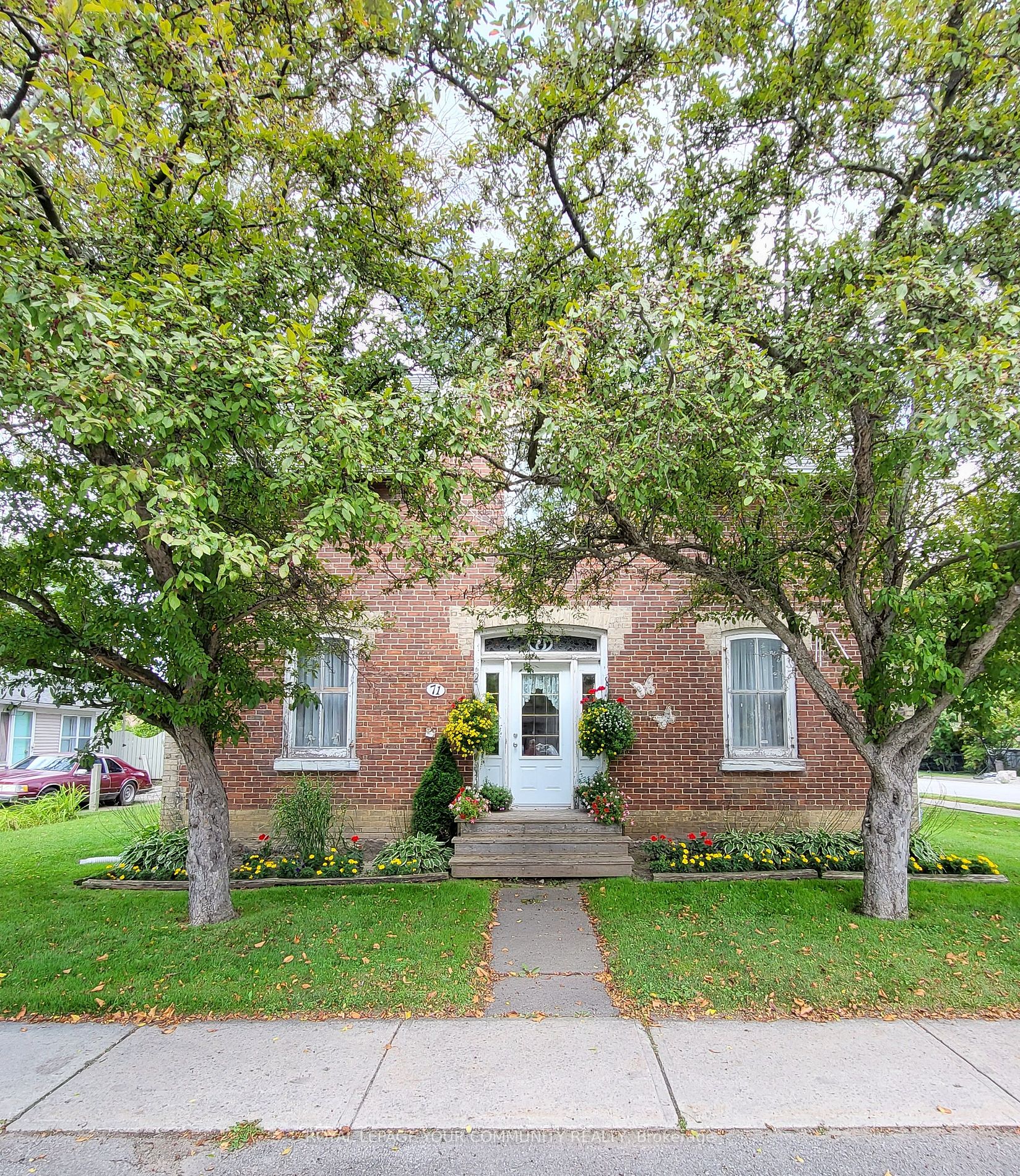 71 High St