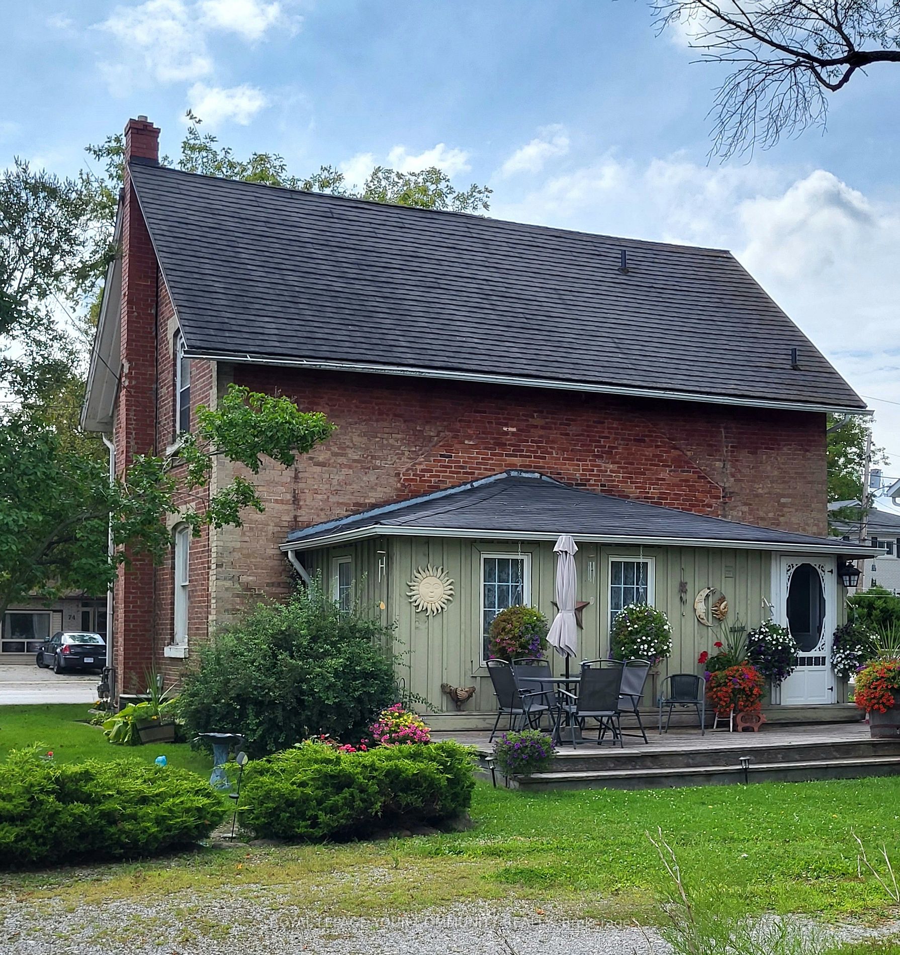 71 High St