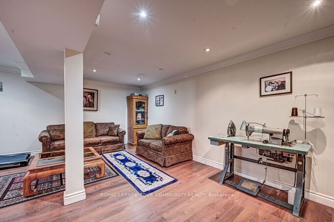 16 Rathfon Cres