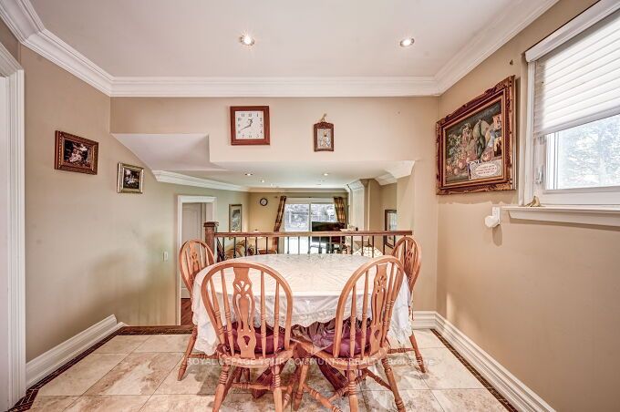 16 Rathfon Cres